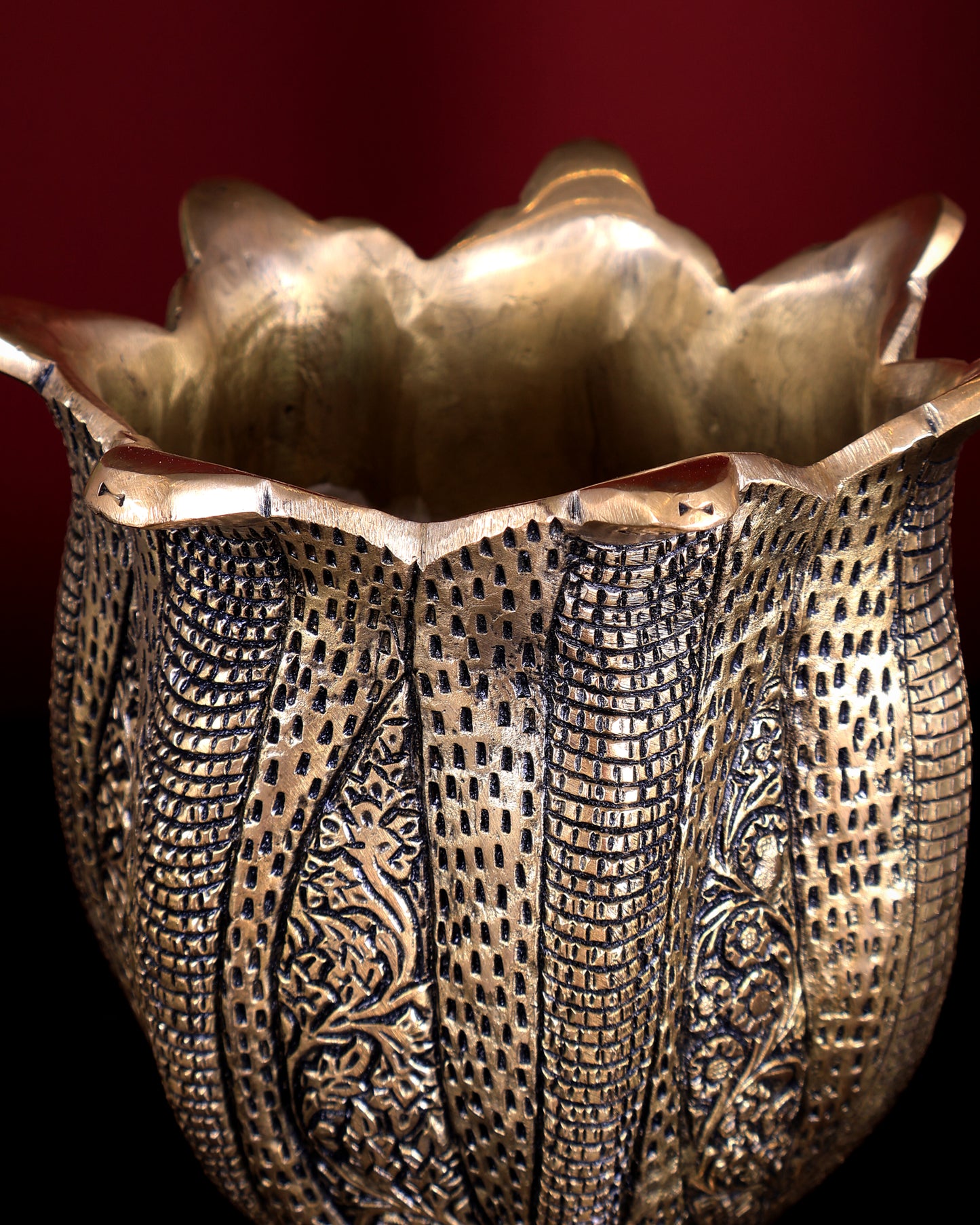 Brass Superfine Flower Vase / Flower Pot with Snake Design – Decorative Artefact 8 inch