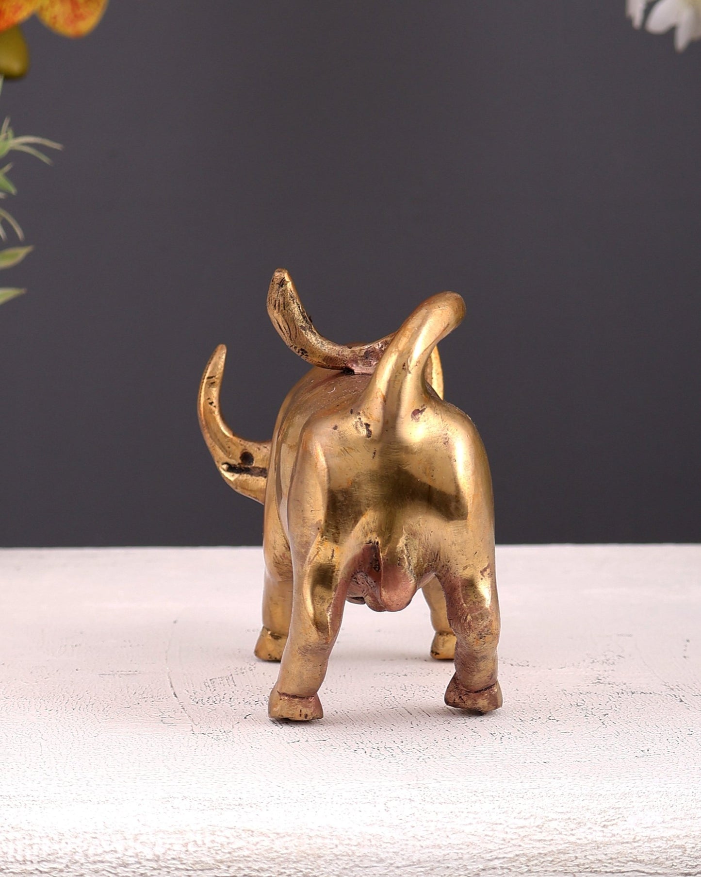 Brass Bull of Wall Street Charging Bull Showpiece – Vastu Gift for Stock Market Enthusiasts 7 Inch - Budhshiv.com