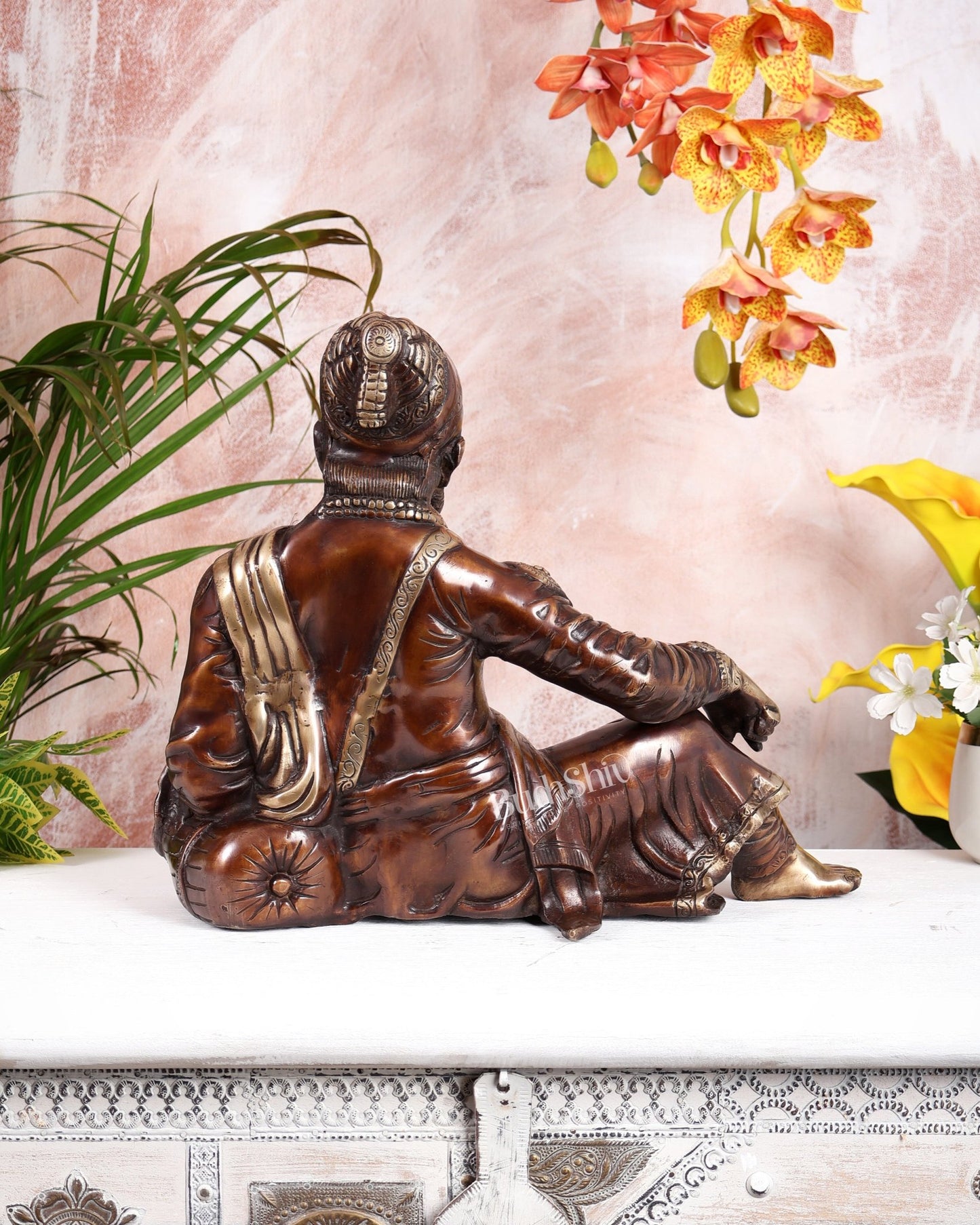 Brass Chhatrapati Shivaji Maharaj Resting Statue – Dual Tone Handcrafted Masterpiece (15 Inch) - Budhshiv.com