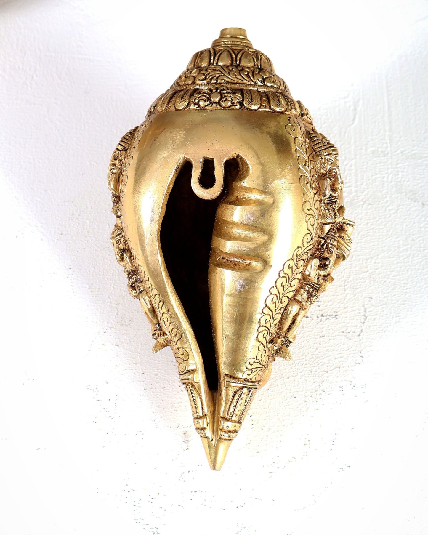 Brass Mahaganapati Shankh – Intricately Detailed Auspicious Lord Ganesha Conch Sculpture 8.5 inch - Budhshiv.com
