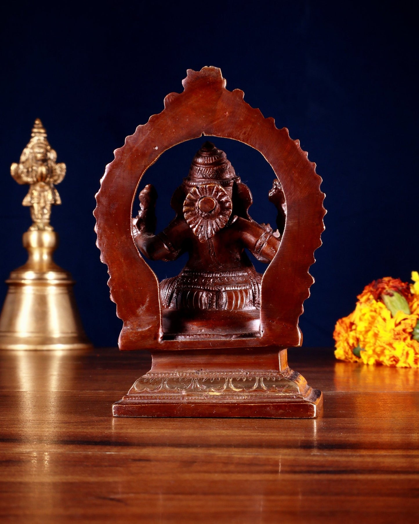 Pure Brass Dakshina Mukhi Ganesha Idol – Right Side Trunk 5" Dual tone - Budhshiv.com