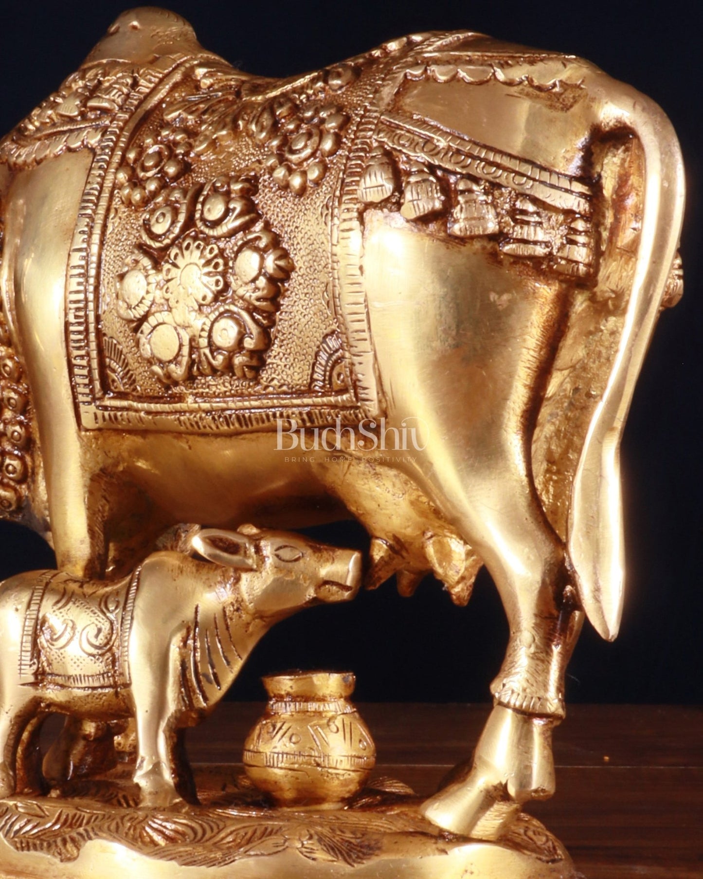 Pure Brass Kamdhenu Cow with Calf Idol – 8 x 4 x 7 Inches, 3.2 Kg - Budhshiv.com