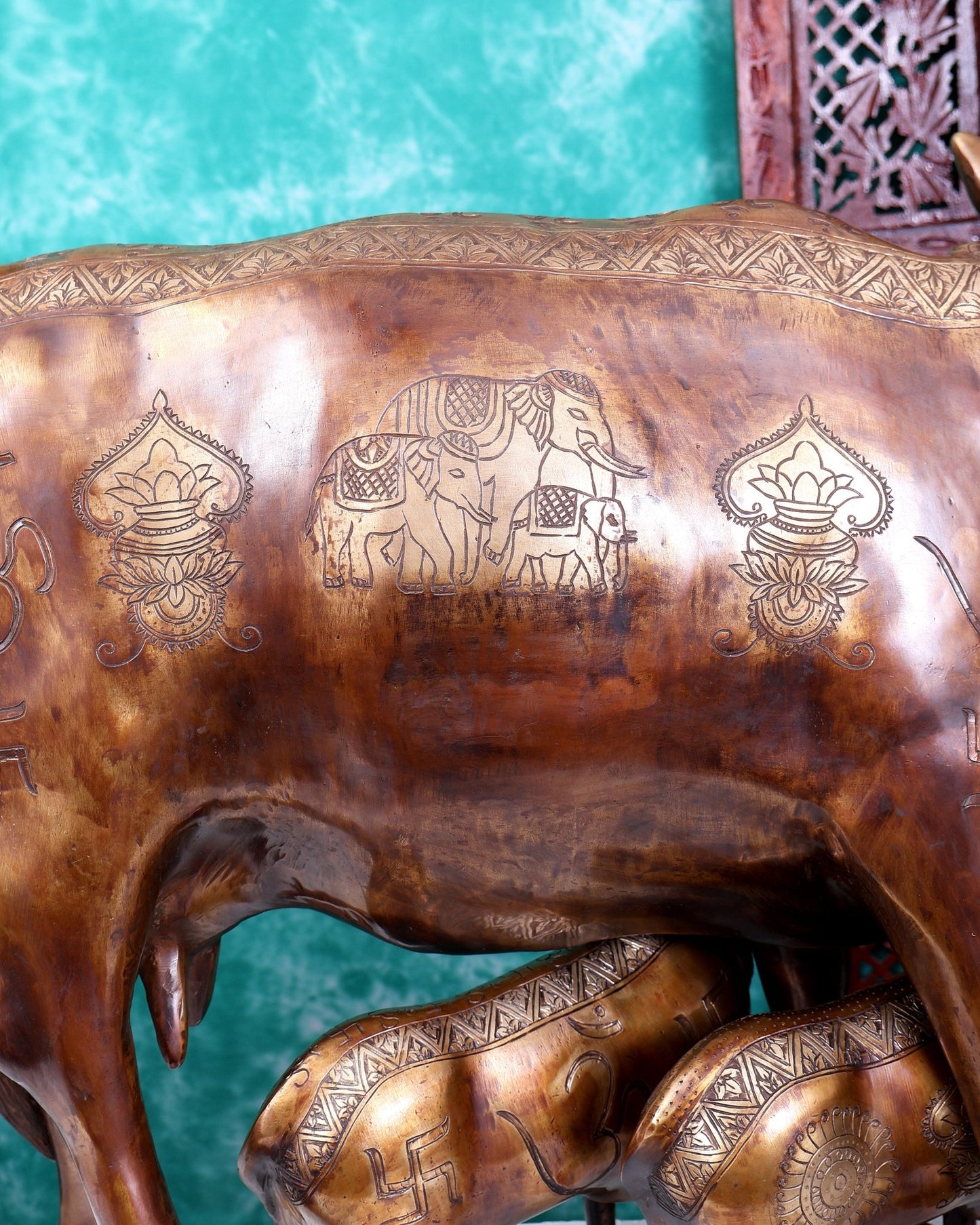 Pure Brass Large cow Statue with calves with carvings 29 inch Antique tone with carvings - Budhshiv.com