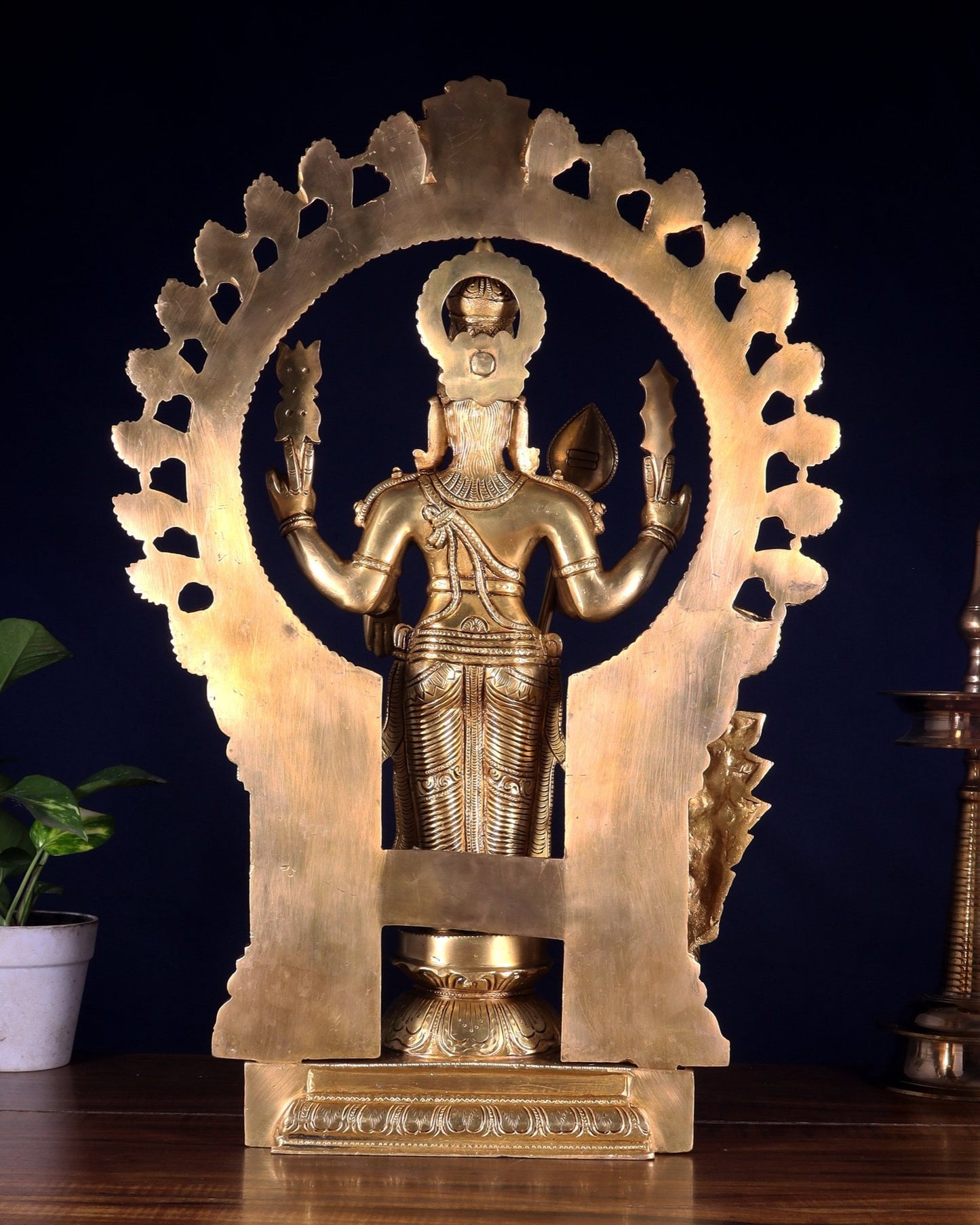 Pure Brass Murugan with Thiruvachi Prabhavali Arch 23 inch - Budhshiv.com
