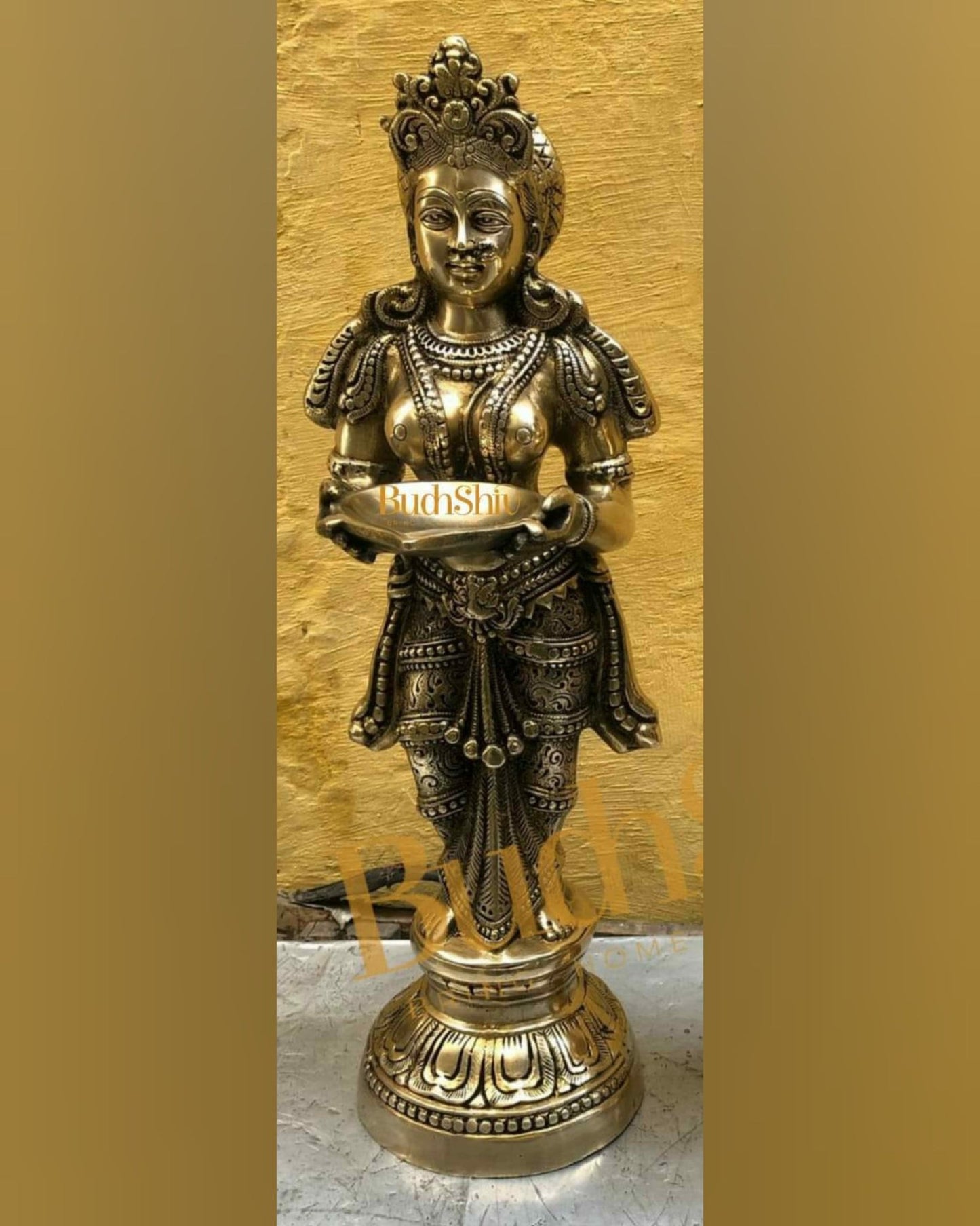 Brass Deep Lakshmi Pavaai Villaku (2 feet/23 inches) - Budhshiv.com