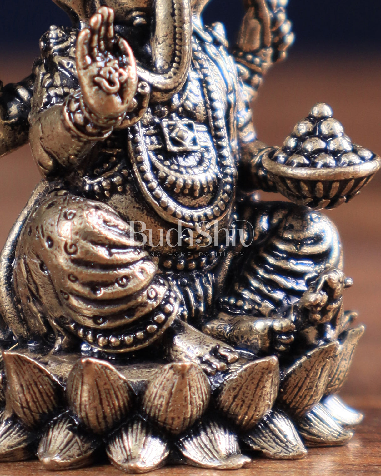 Lord Ganesha with Right-Side Trunk – Small-Sized Superfine Intricate Idol