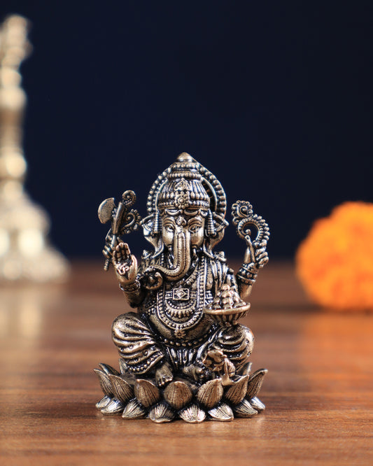 Lord Ganesha with Right-Side Trunk – Small-Sized Superfine Intricate Idol