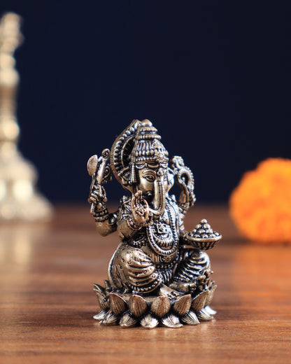 Lord Ganesha with Right-Side Trunk – Small-Sized Superfine Intricate Idol