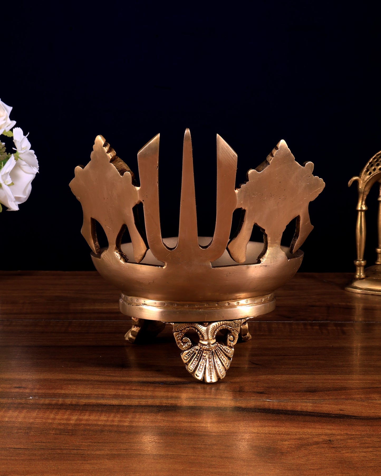 Brass Shankh Chakra Namah Oil Lamp (Diya) – Tirupati Balaji / Vishnu Symbol 7 inch