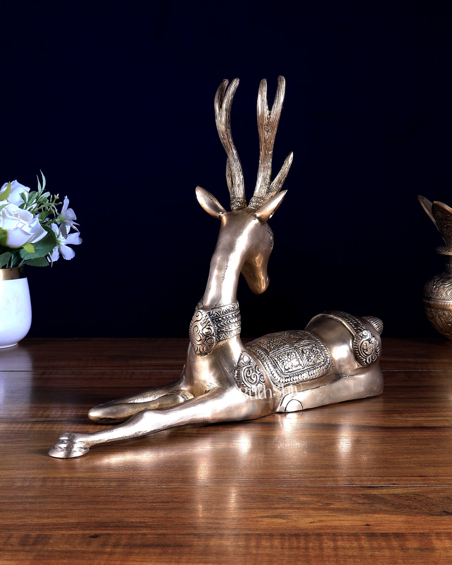 Pure Brass Resting Reindeer with Stretched Legs – Elegant Home Décor Accent