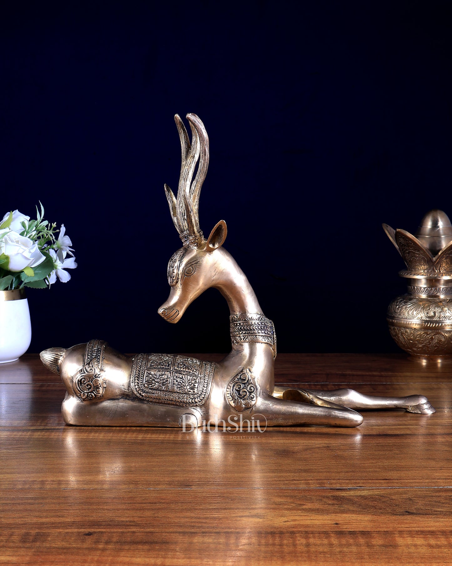 Pure Brass Resting Reindeer with Stretched Legs – Elegant Home Décor Accent