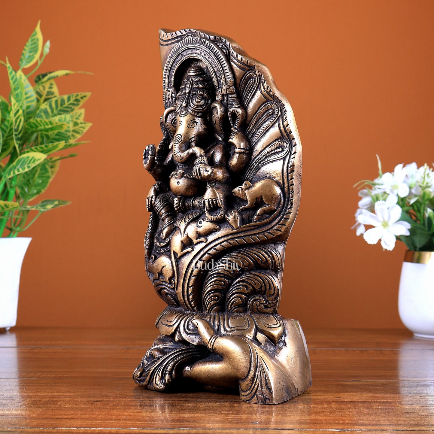 Brass Ganesha Statue in Handheld Conch (Shankha) Design – Artistic Showpiece & Gift