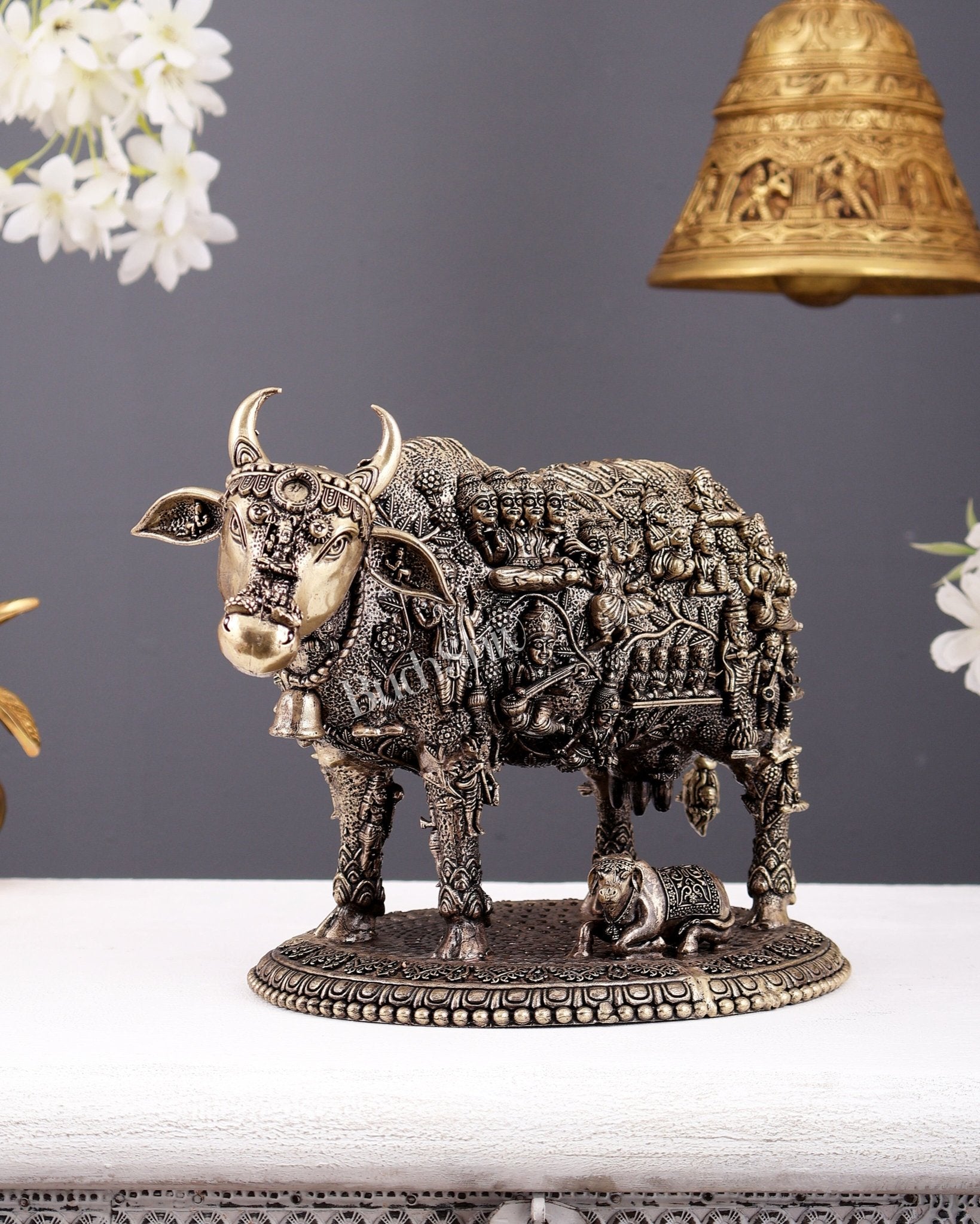 Antique Brass Superfine Kamdhenu Cow with Calf – Engraved Divine Vastu Showpiece (10 Inches) - Budhshiv.com
