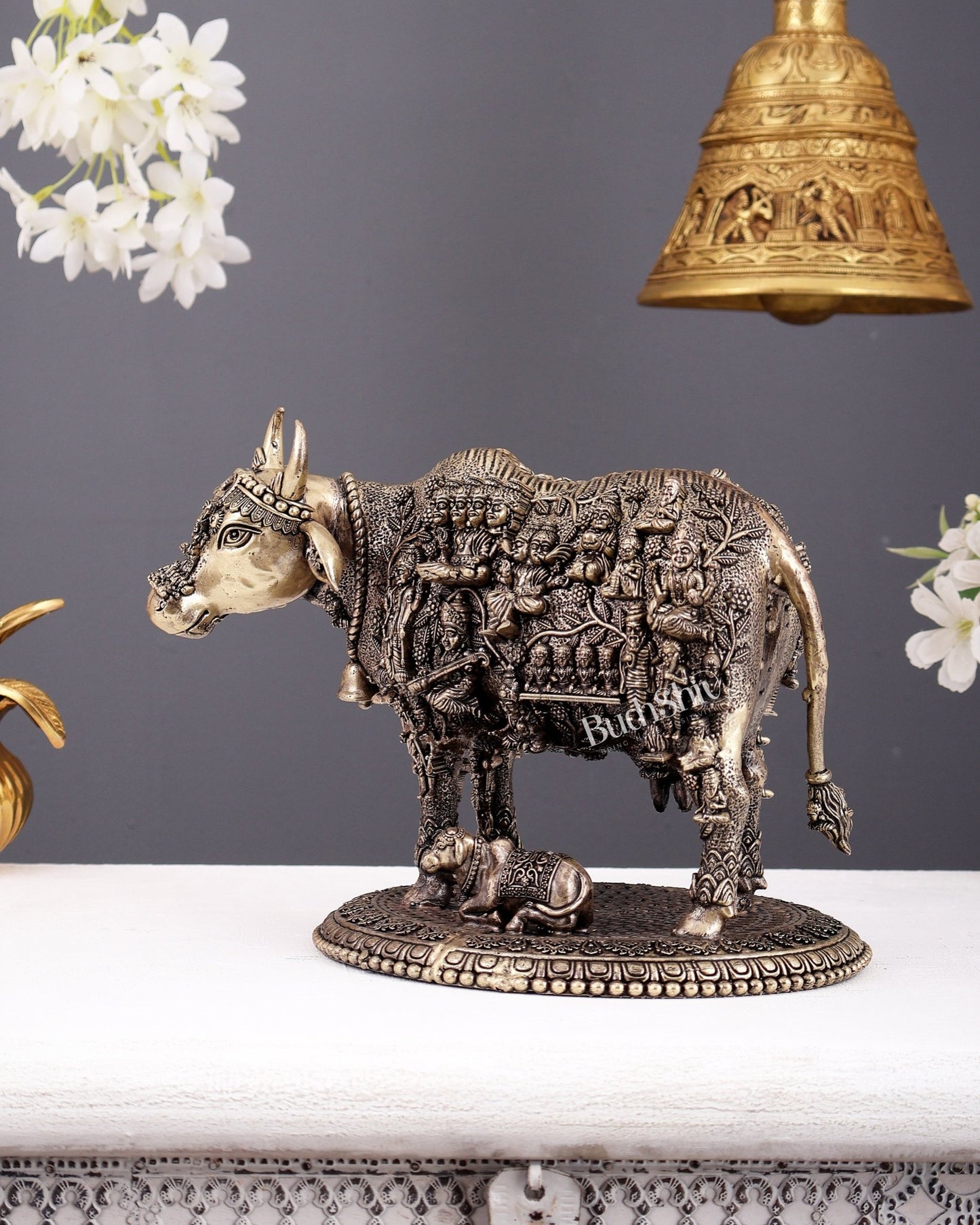 Antique Brass Superfine Kamdhenu Cow with Calf – Engraved Divine Vastu Showpiece (10 Inches) - Budhshiv.com
