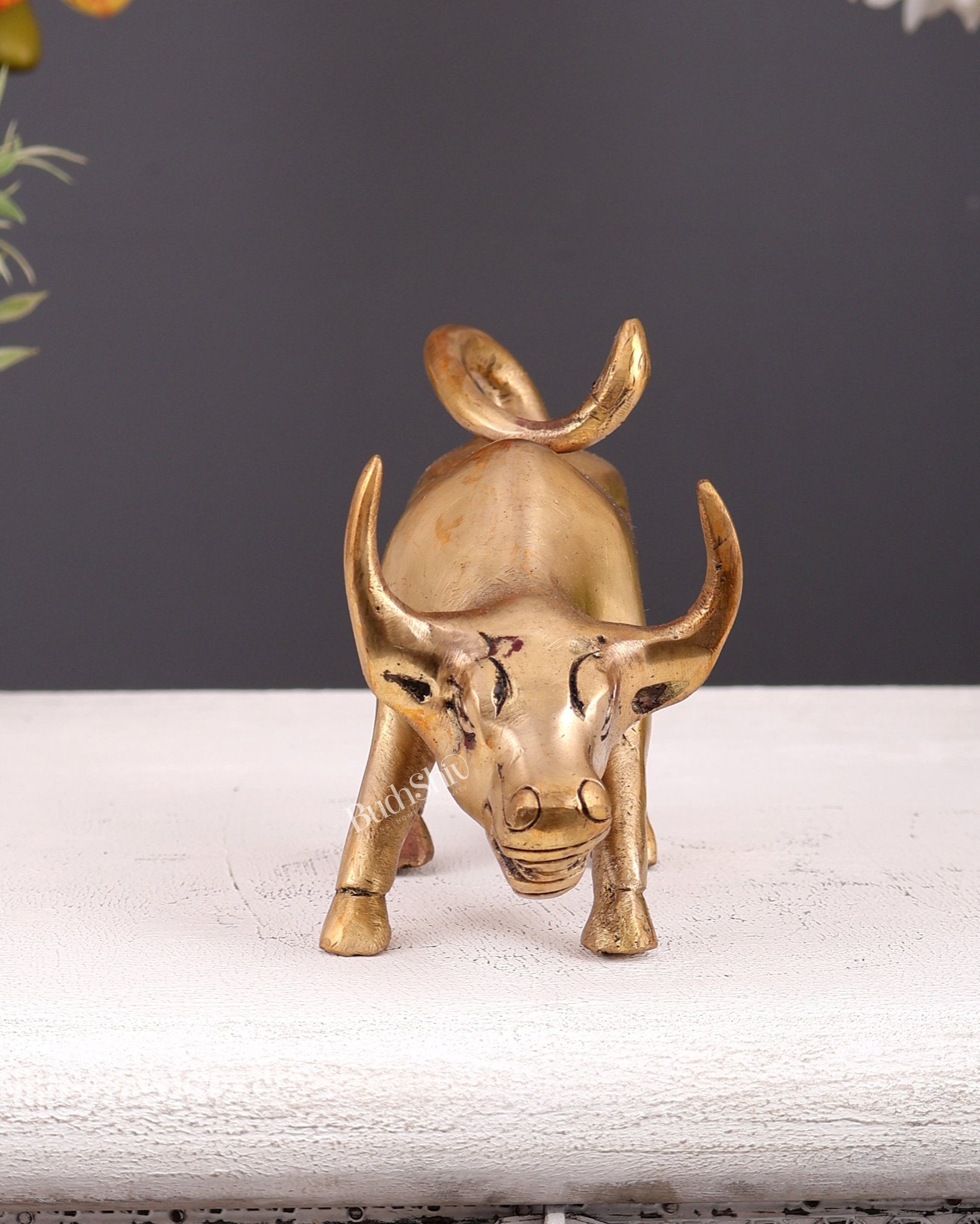 Brass Bull of Wall Street Charging Bull Showpiece – Vastu Gift for Stock Market Enthusiasts 7 Inch - Budhshiv.com