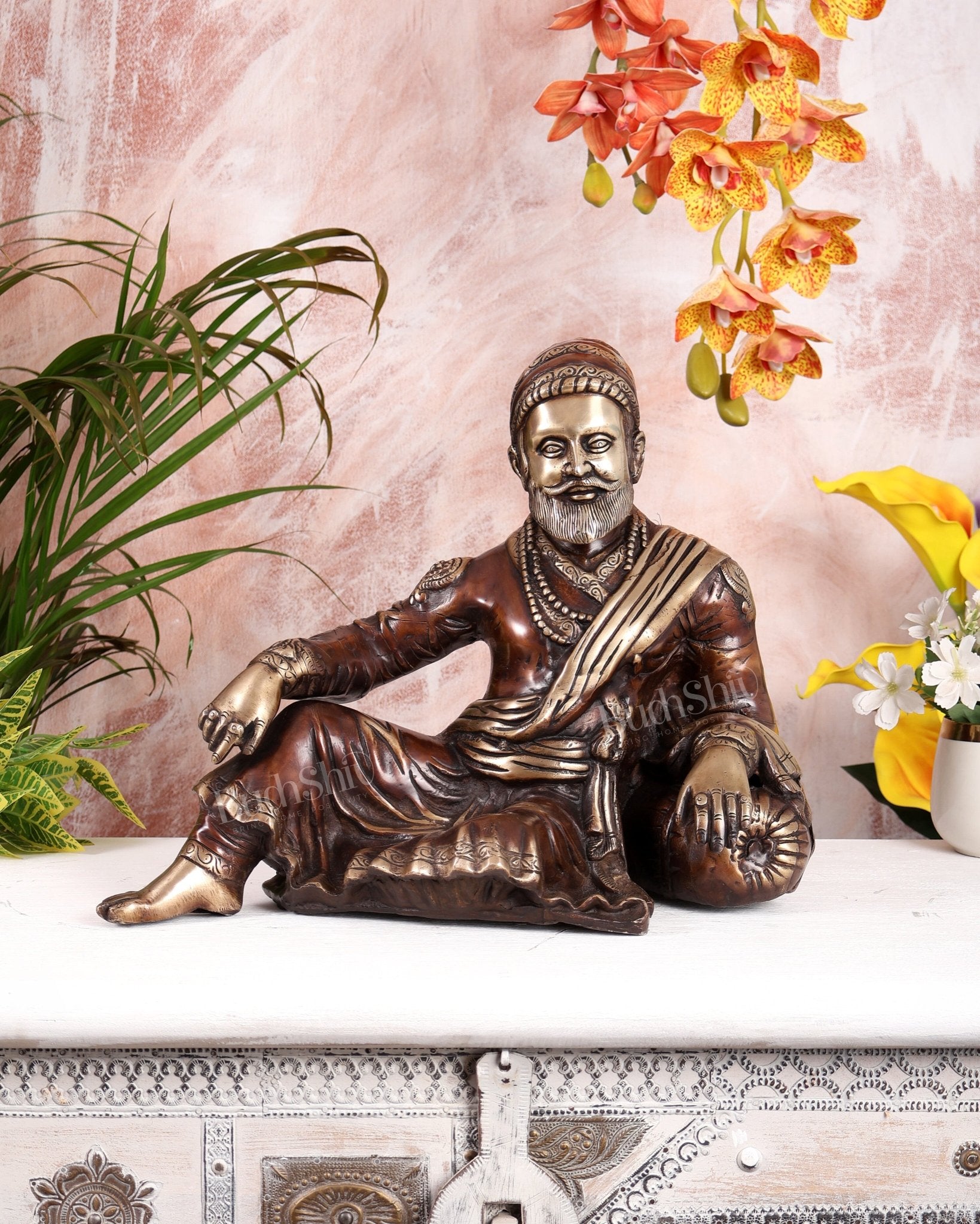 Brass Chhatrapati Shivaji Maharaj Resting Statue – Dual Tone Handcrafted Masterpiece (15 Inch) - Budhshiv.com