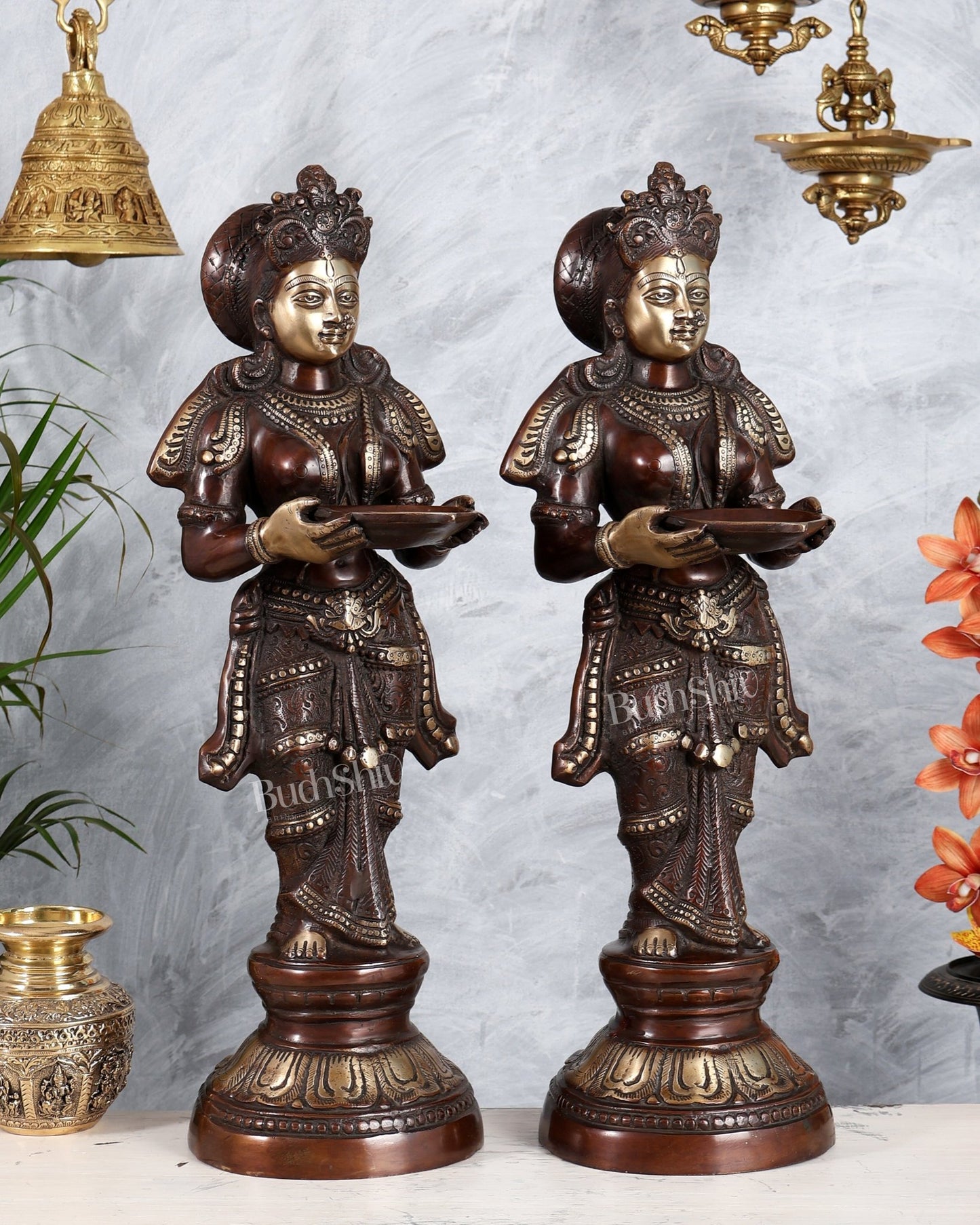 Brass Deep Lakshmi Pavaai Villaku 23" - Brown Gold - Budhshiv.com