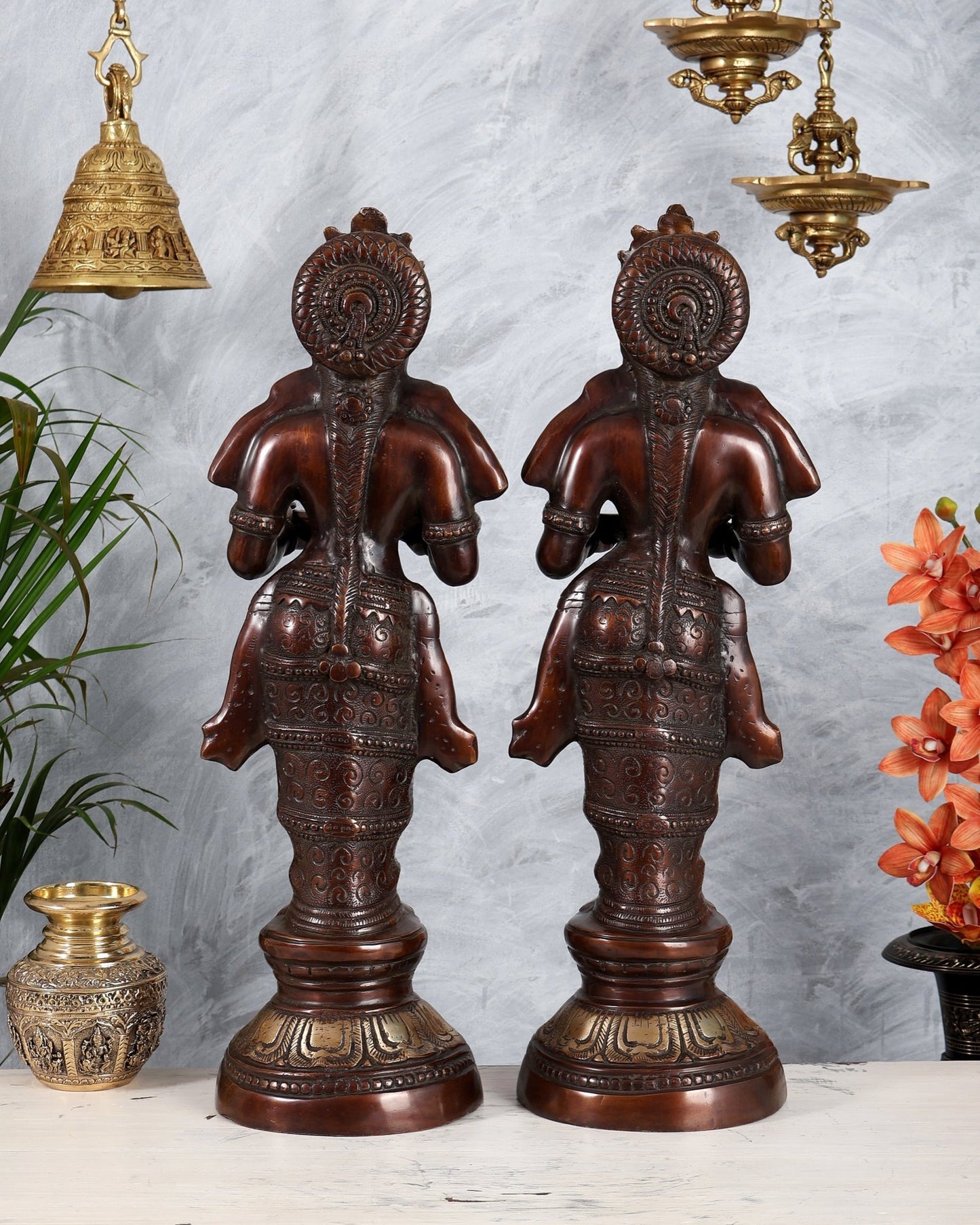 Brass Deep Lakshmi Pavaai Villaku 23" - Brown Gold - Budhshiv.com
