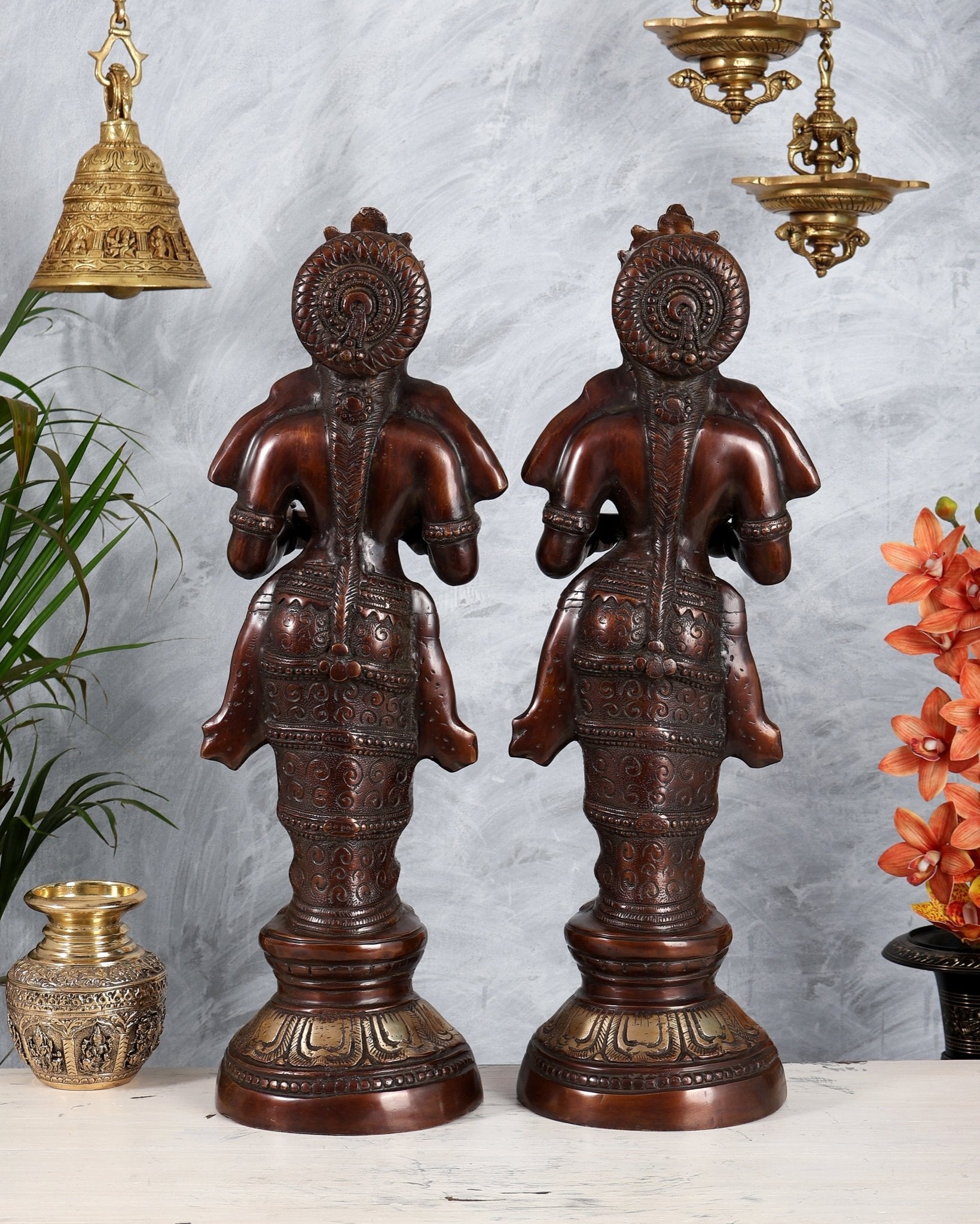 Brass Deep Lakshmi Pavaai Villaku 23" - Brown Gold - Budhshiv.com