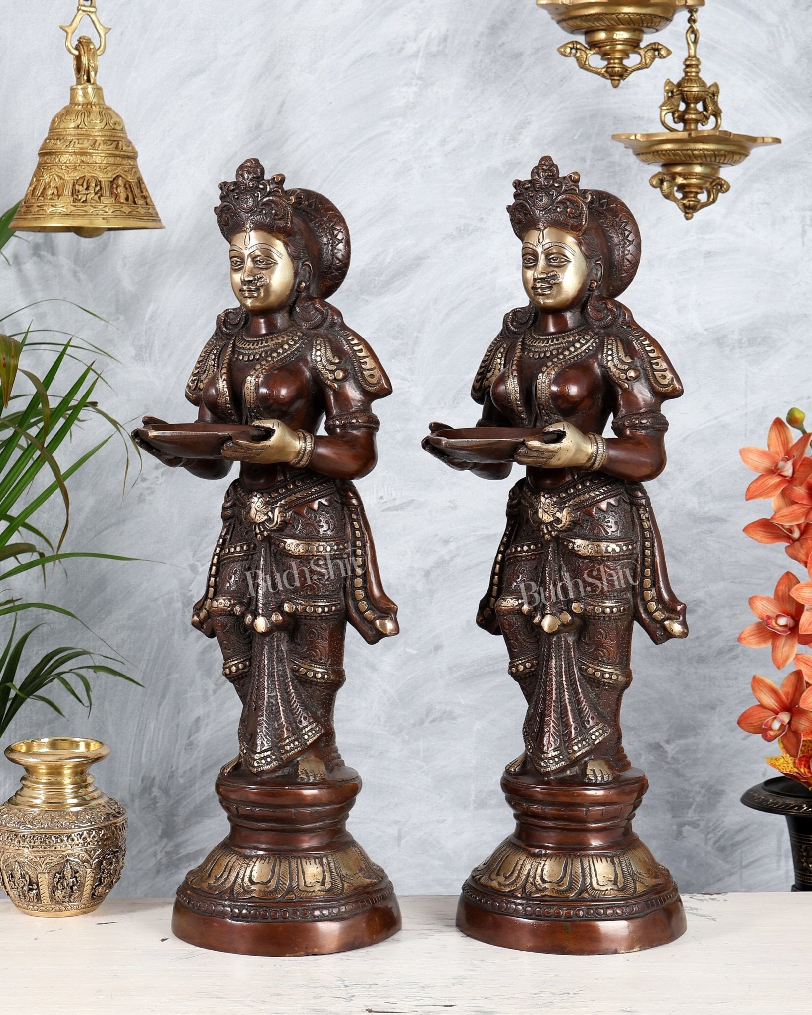 Brass Deep Lakshmi Pavaai Villaku 23" - Brown Gold - Budhshiv.com