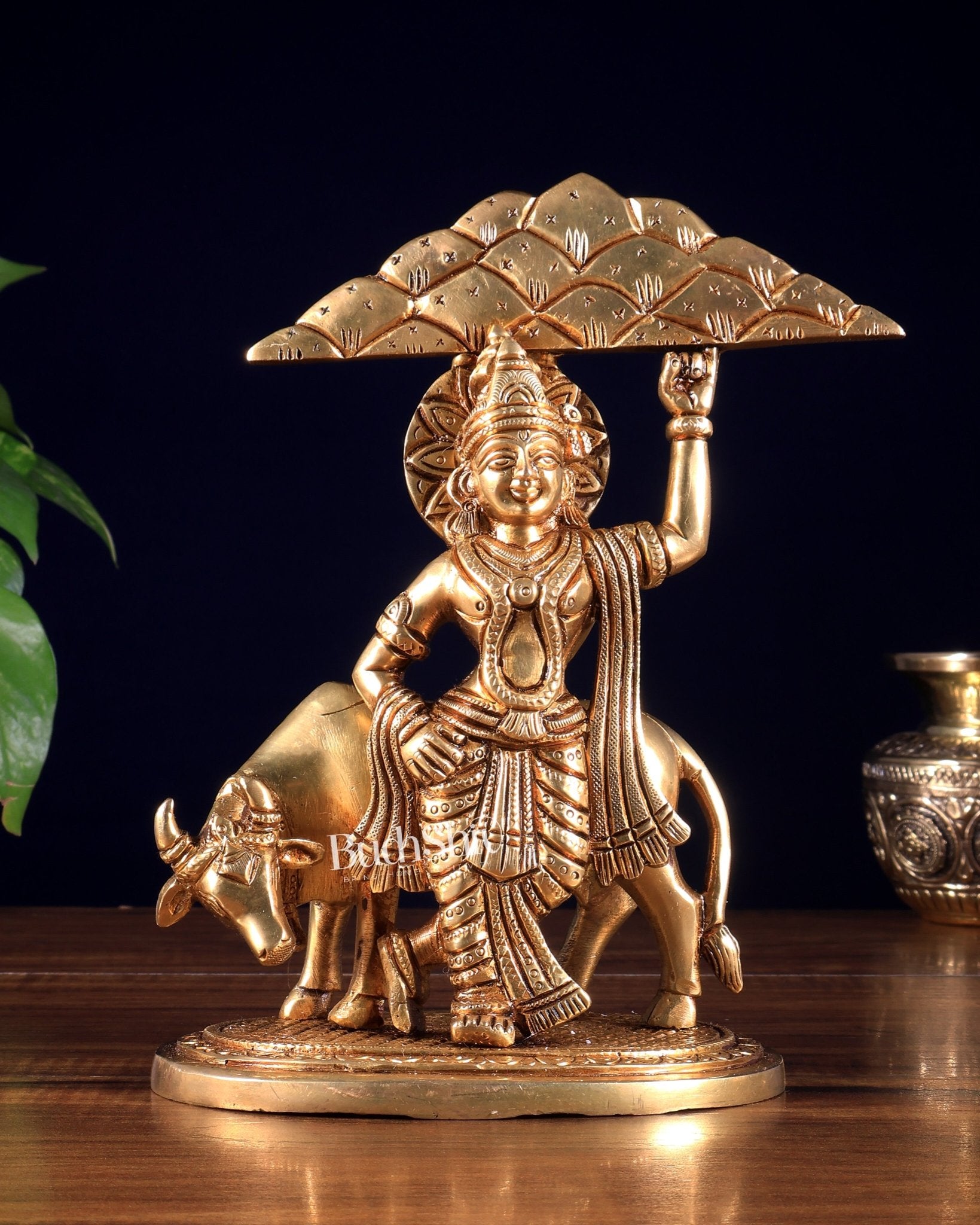 Brass Govardhan Krishna Statue – 8.5 Inch Divine Lifting Govardhan Hill Idol (2.2 KG) - Budhshiv.com