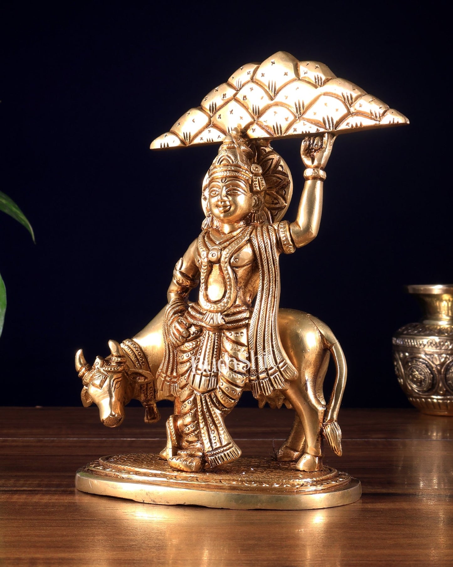 Brass Govardhan Krishna Statue – 8.5 Inch Divine Lifting Govardhan Hill Idol (2.2 KG) - Budhshiv.com