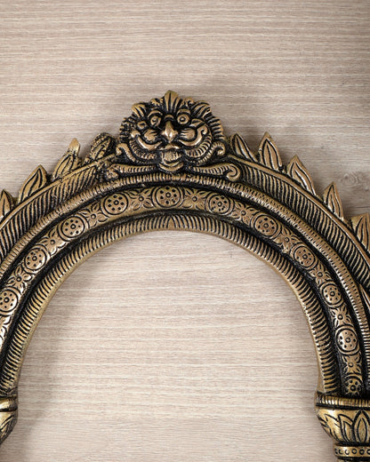 Brass Kirtimukha Design Prabhavali – 9.5 Inch Sacred Temple Arch Frame (1.11 KG) - Budhshiv.com