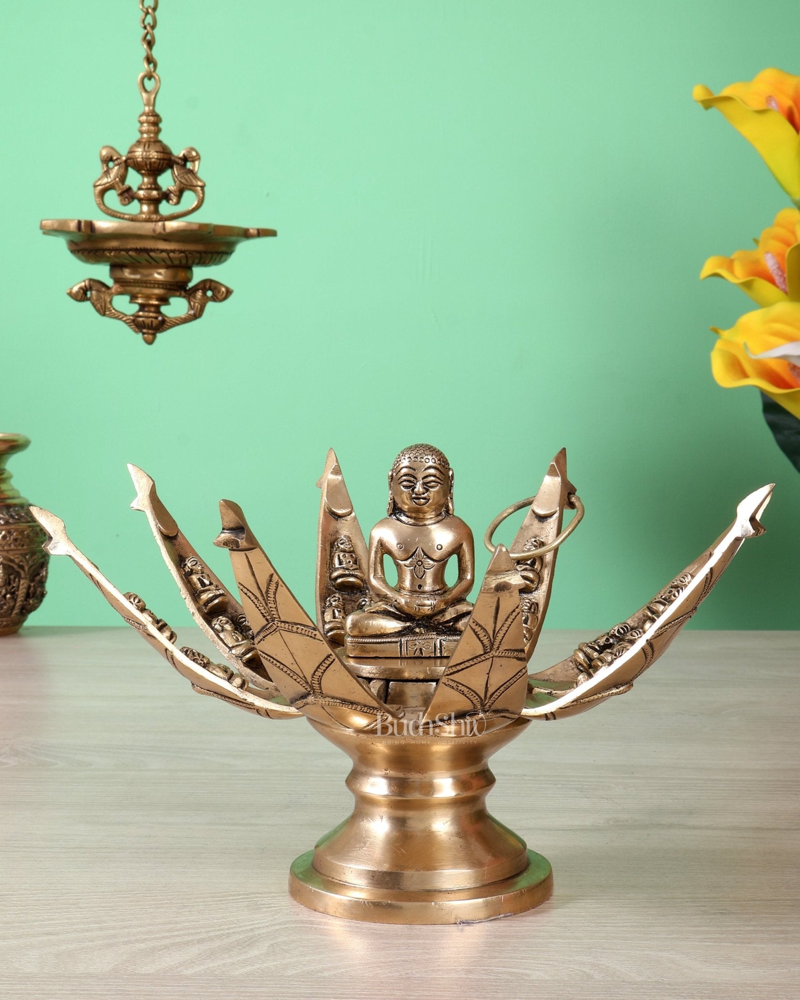 Brass Mahavir Ji in Foldable Lotus Statue – 8 Inch (1.86 Kg) - Budhshiv.com