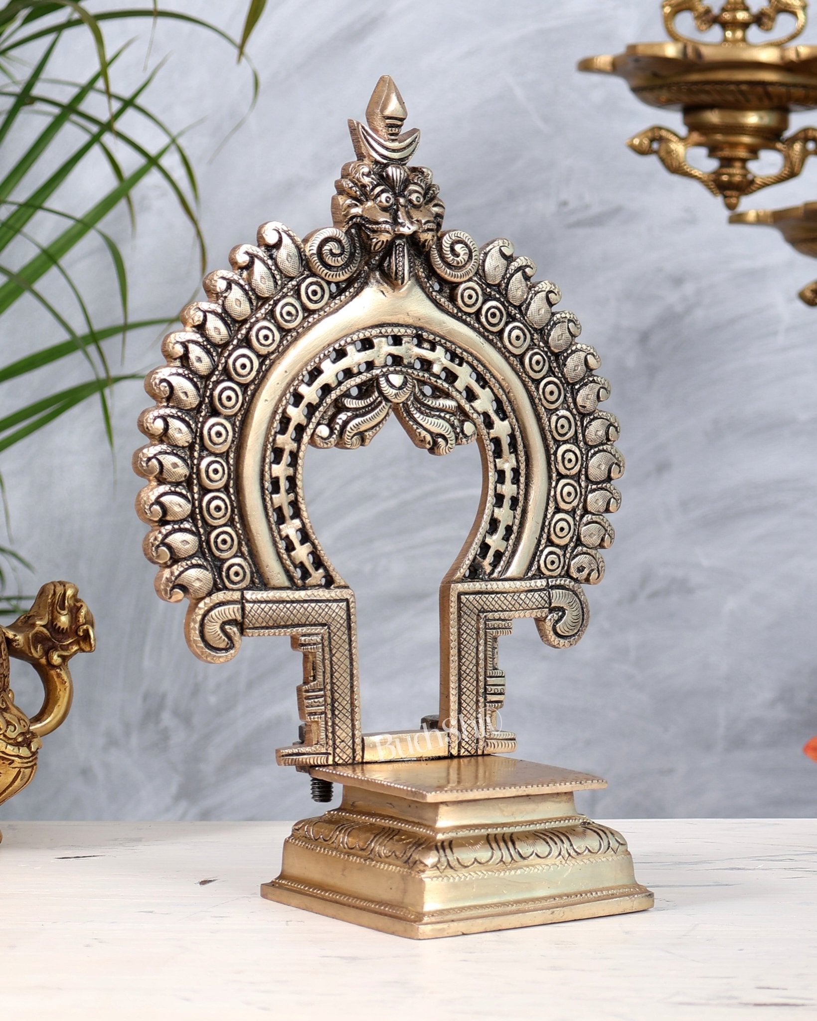 Brass Peetha Prabhavali with Kirtimukha Yali Design | Temple Backdrop for God Idols 10" - Budhshiv.com