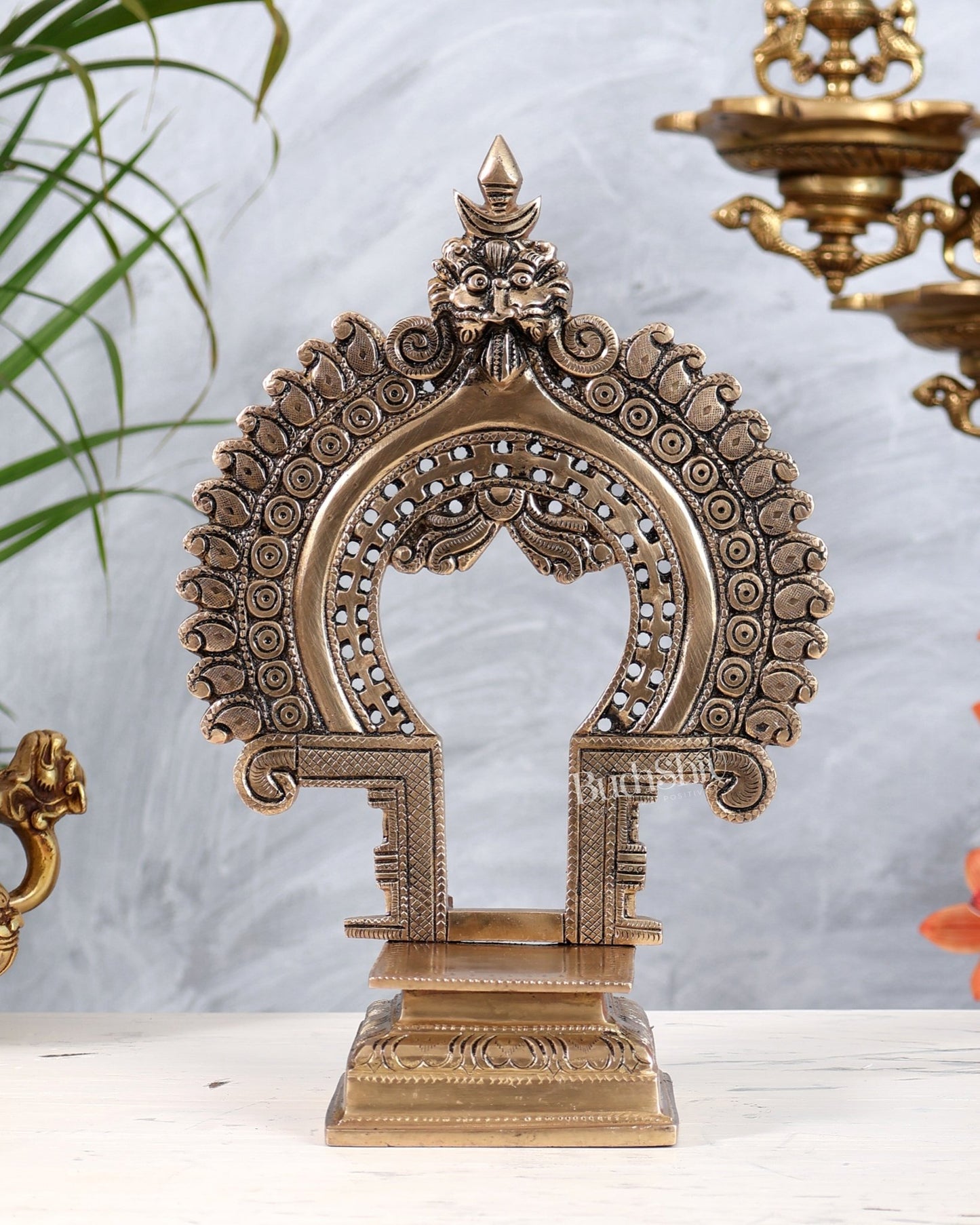 Brass Peetha Prabhavali with Kirtimukha Yali Design | Temple Backdrop for God Idols 10" - Budhshiv.com
