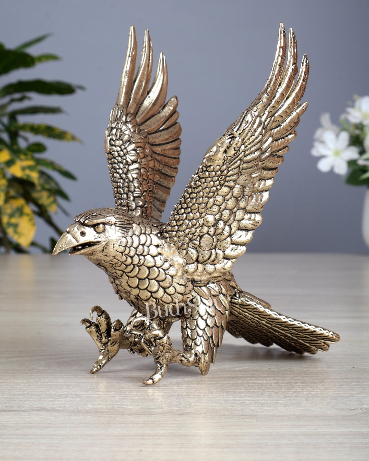 Brass Superfine Eagle Statue – Handcrafted Decorative Sculpture 6.5" - Budhshiv.com
