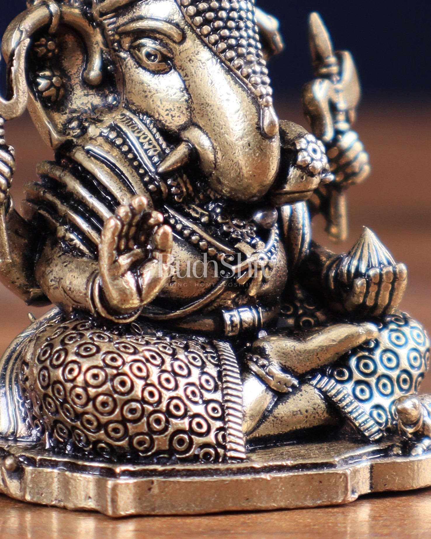 Brass Superfine Intricate Dagduseth Ganesha Idol – 2" - Budhshiv.com