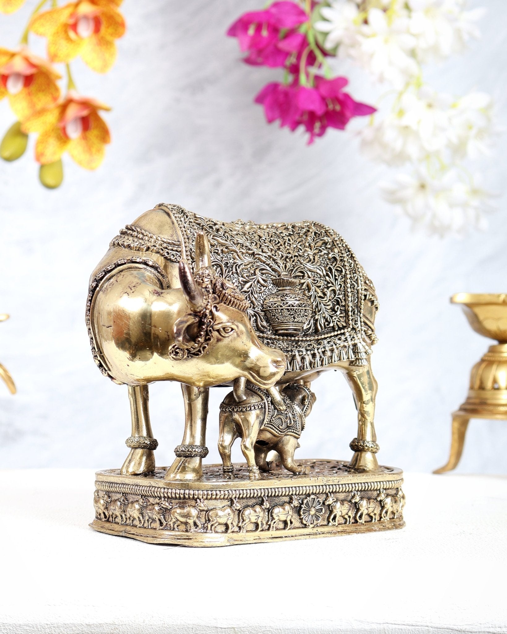 Brass Superfine Kamadhenu Cow with Calf Idol – Kalash Carvings Divine Sculpture 7 inch - Budhshiv.com