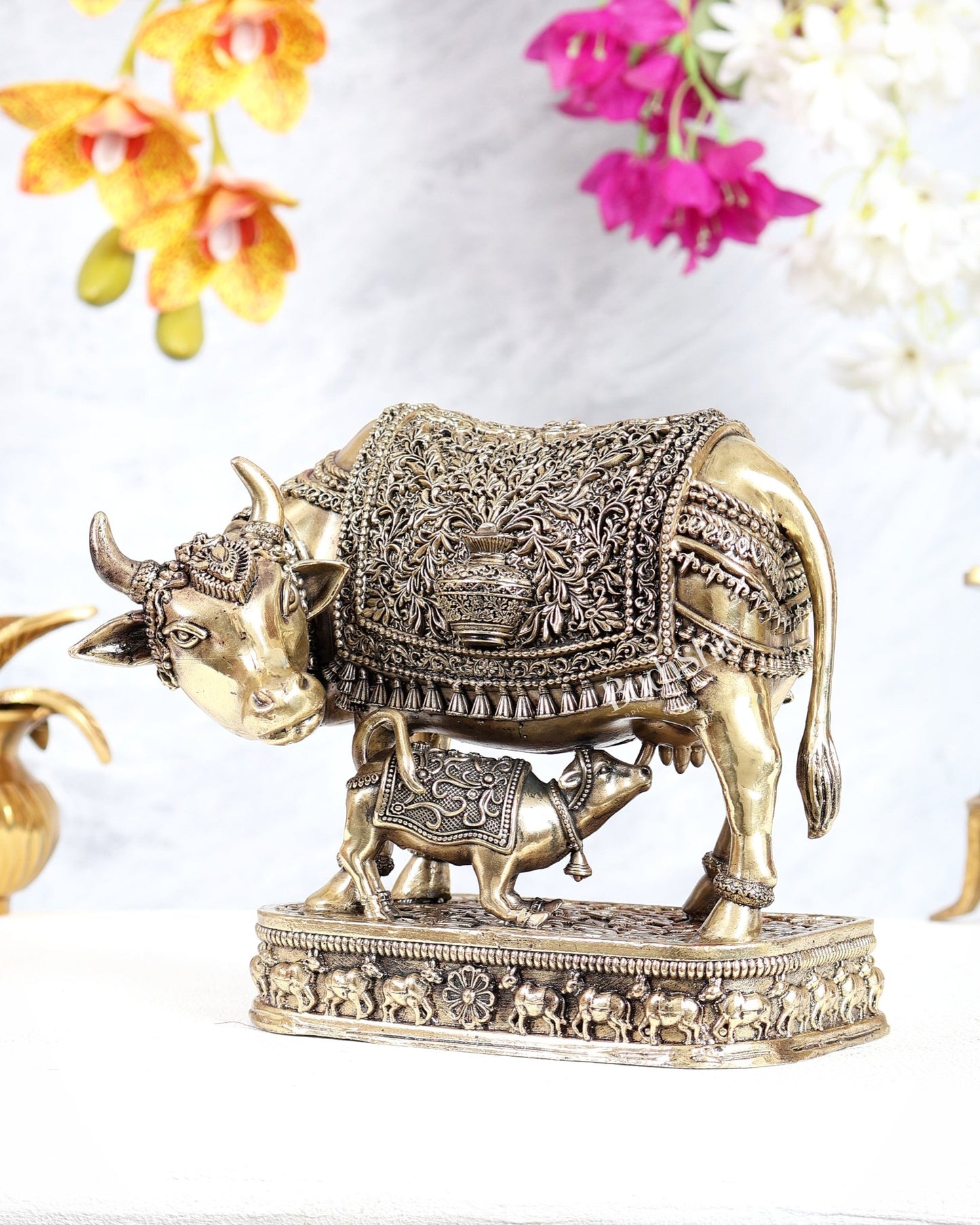 Brass Superfine Kamadhenu Cow with Calf Idol – Kalash Carvings Divine Sculpture 7 inch - Budhshiv.com
