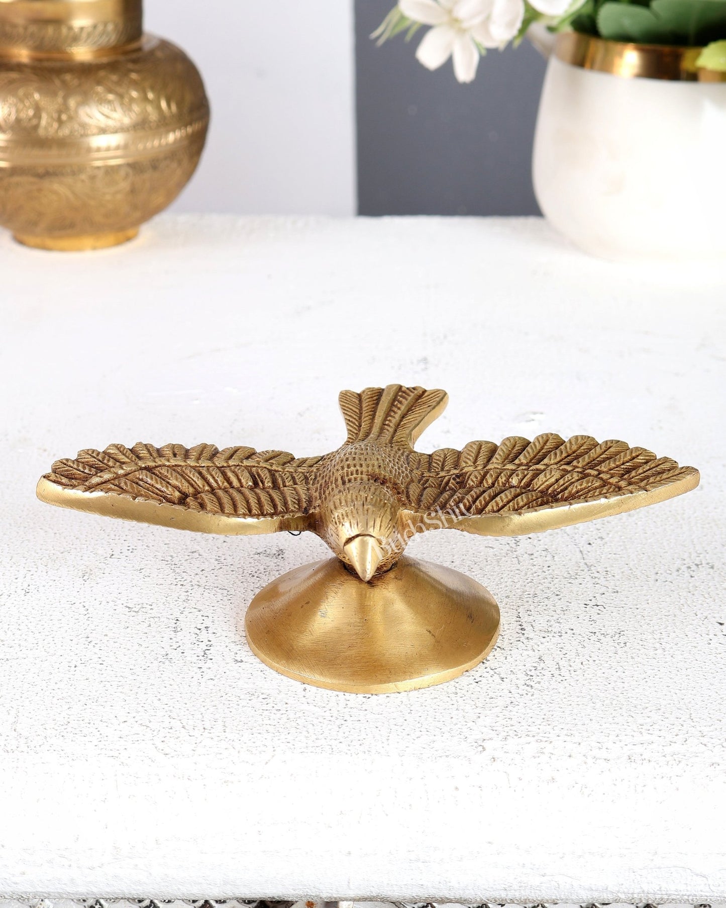 Brass Unique Flying Eagle Showpiece – Vastu Approved Handcrafted Home Décor - Budhshiv.com