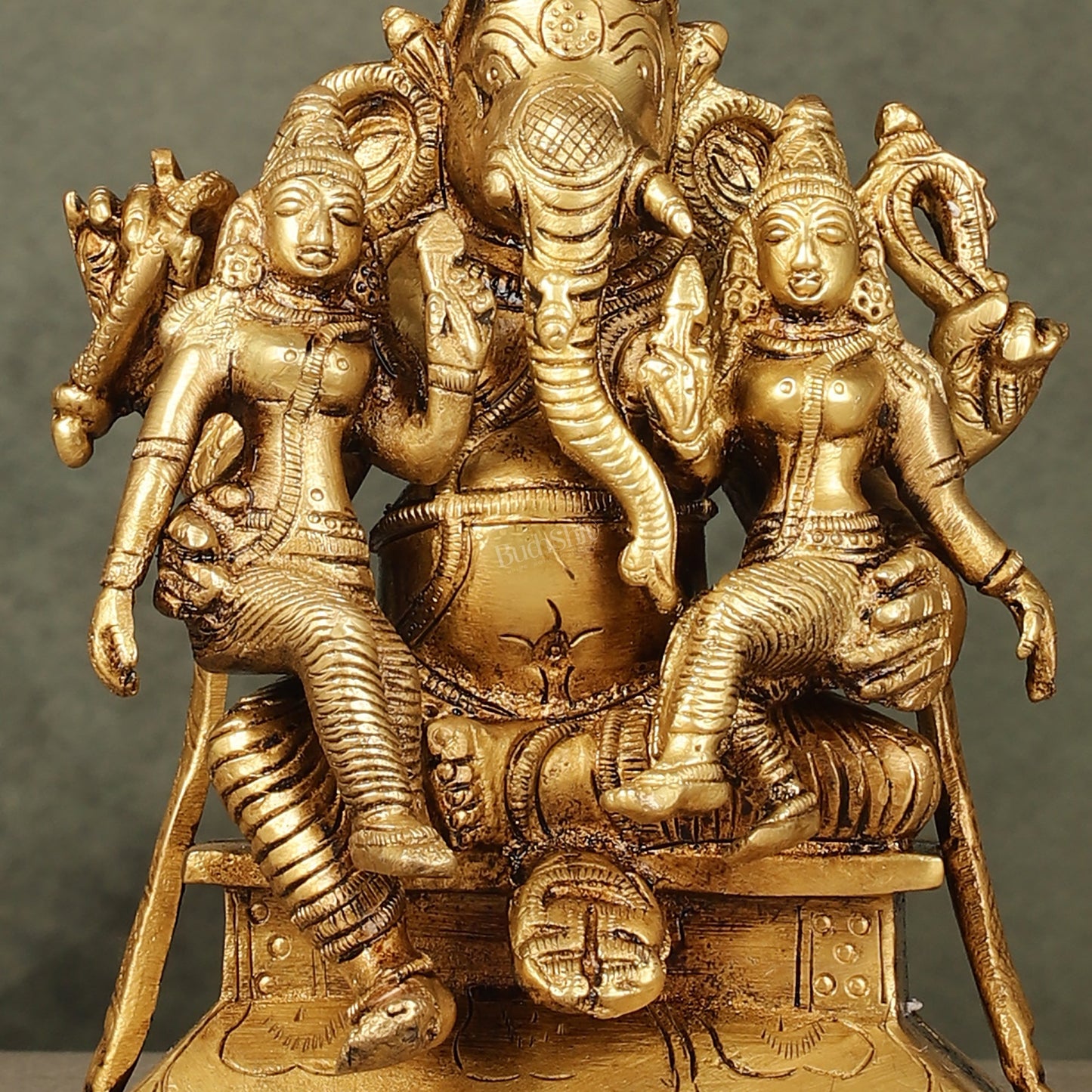 Divine Pure Brass Lord Ganesha Statue with Riddhi and Siddhi | 7" - Budhshiv.com