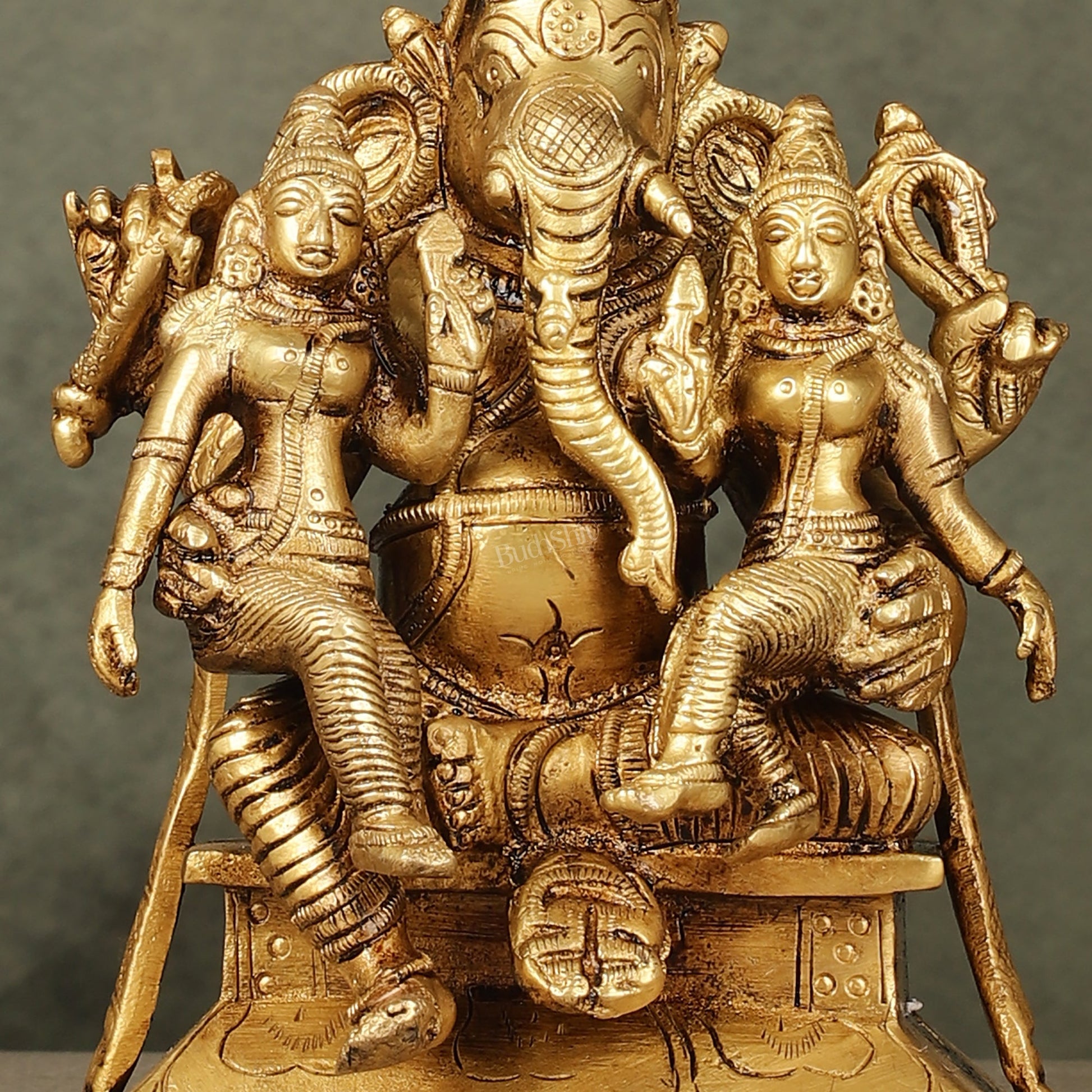 Divine Pure Brass Lord Ganesha Statue with Riddhi and Siddhi | 7" - Budhshiv.com