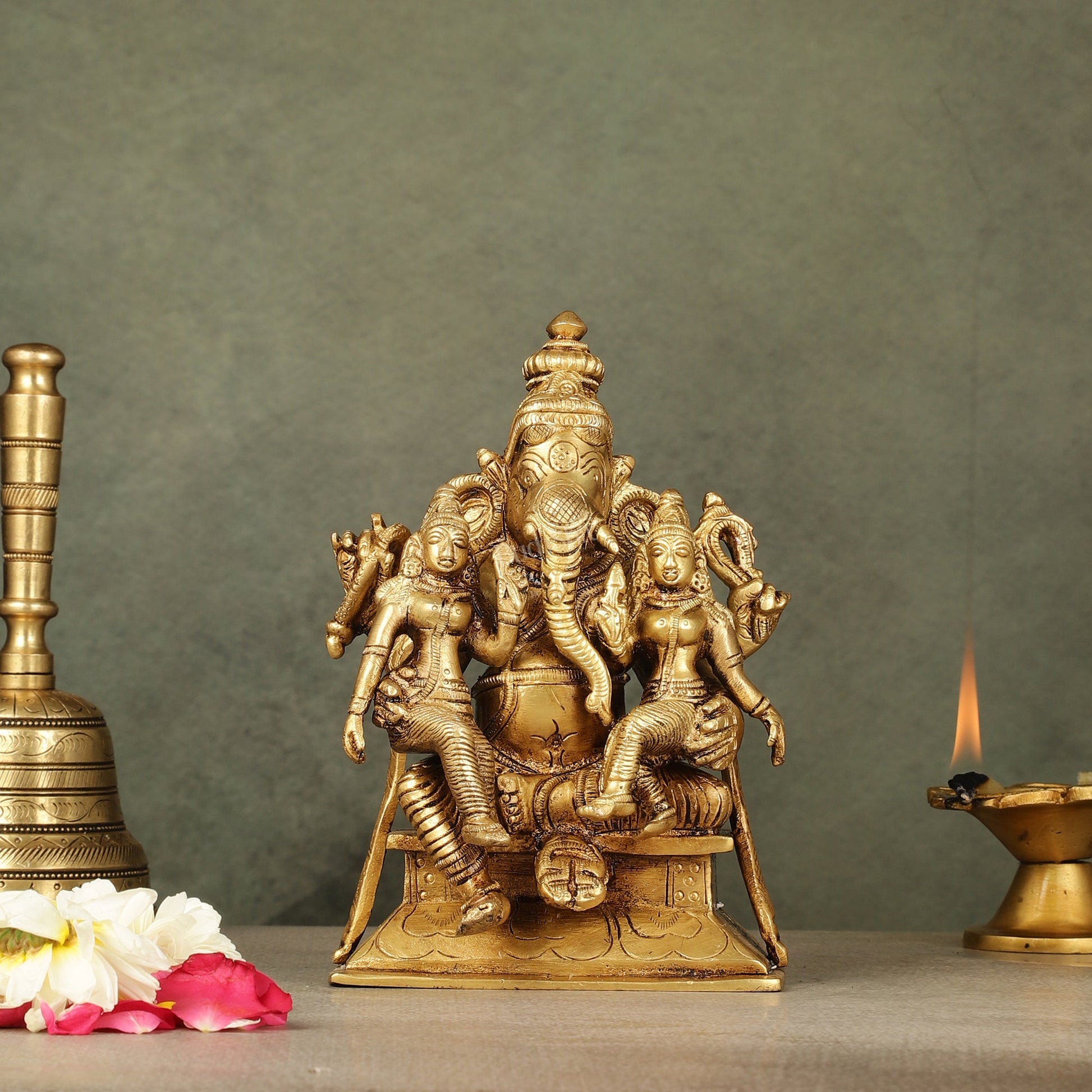 Divine Pure Brass Lord Ganesha Statue with Riddhi and Siddhi | 7" - Budhshiv.com