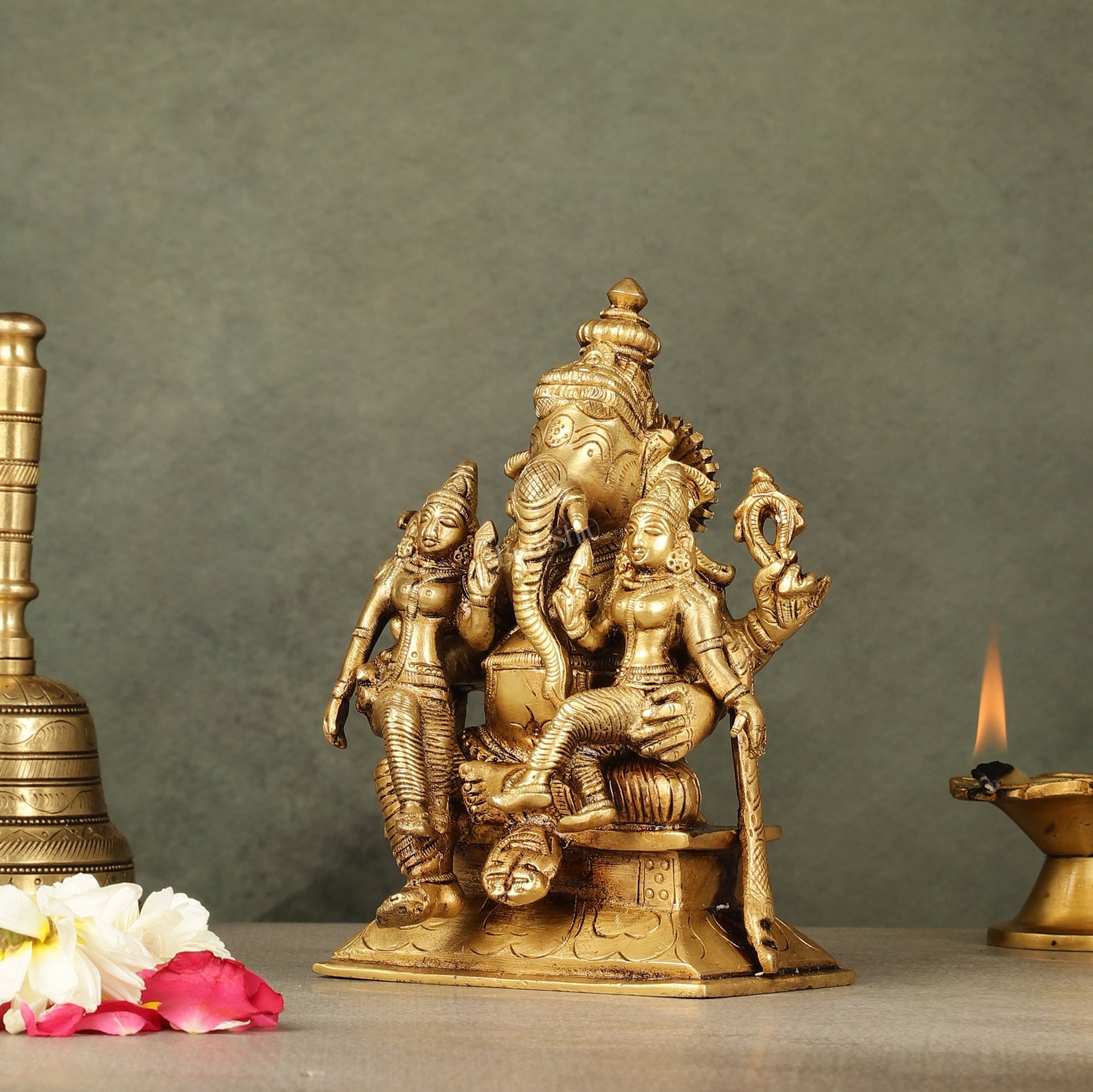 Divine Pure Brass Lord Ganesha Statue with Riddhi and Siddhi | 7" - Budhshiv.com