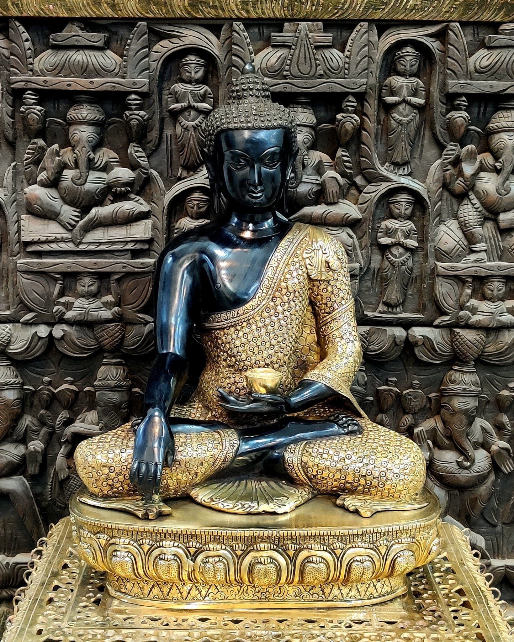 Fine Brass Buddha Statue | Bhoomisparsha Mudra |22.5 inch - Budhshiv.com