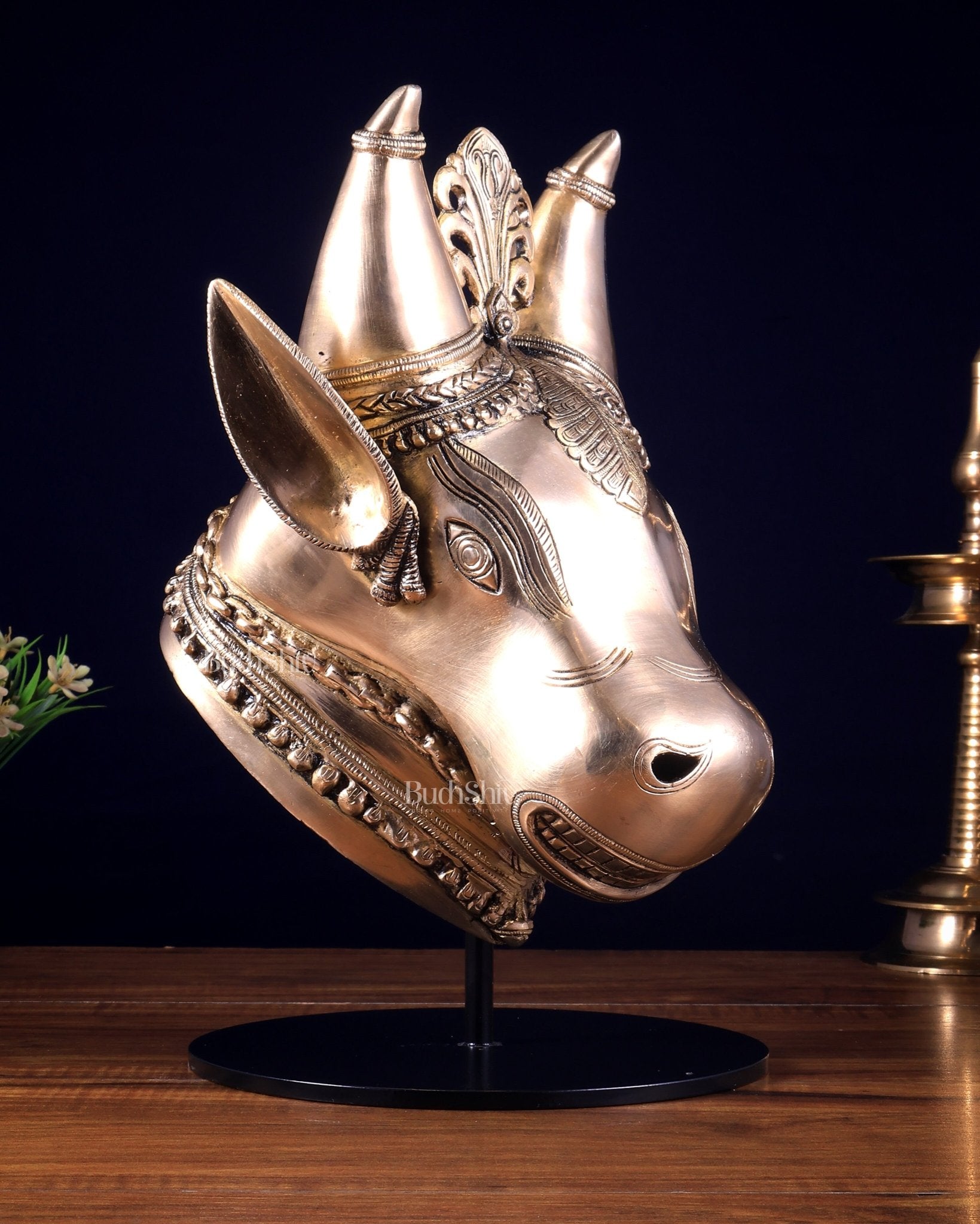 Pure Brass Bull Head Artefact – Table Décor - Budhshiv.com