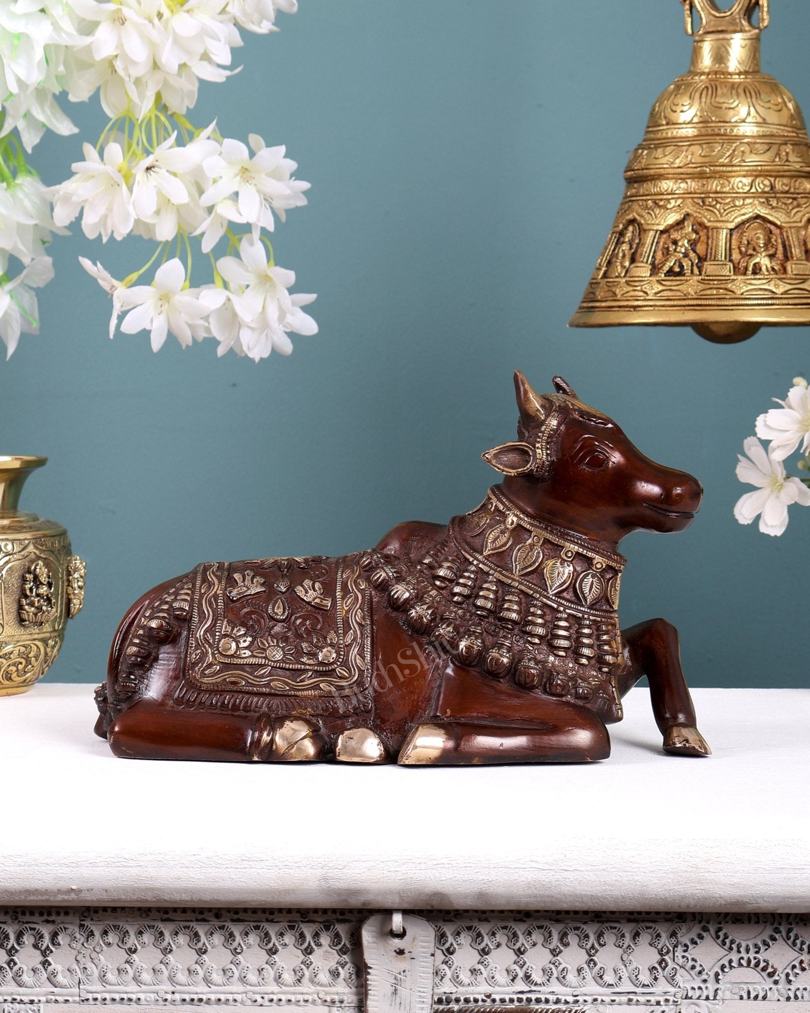 Pure Brass Engraved Nandi Statue – 10" glossy dual tone - Budhshiv.com