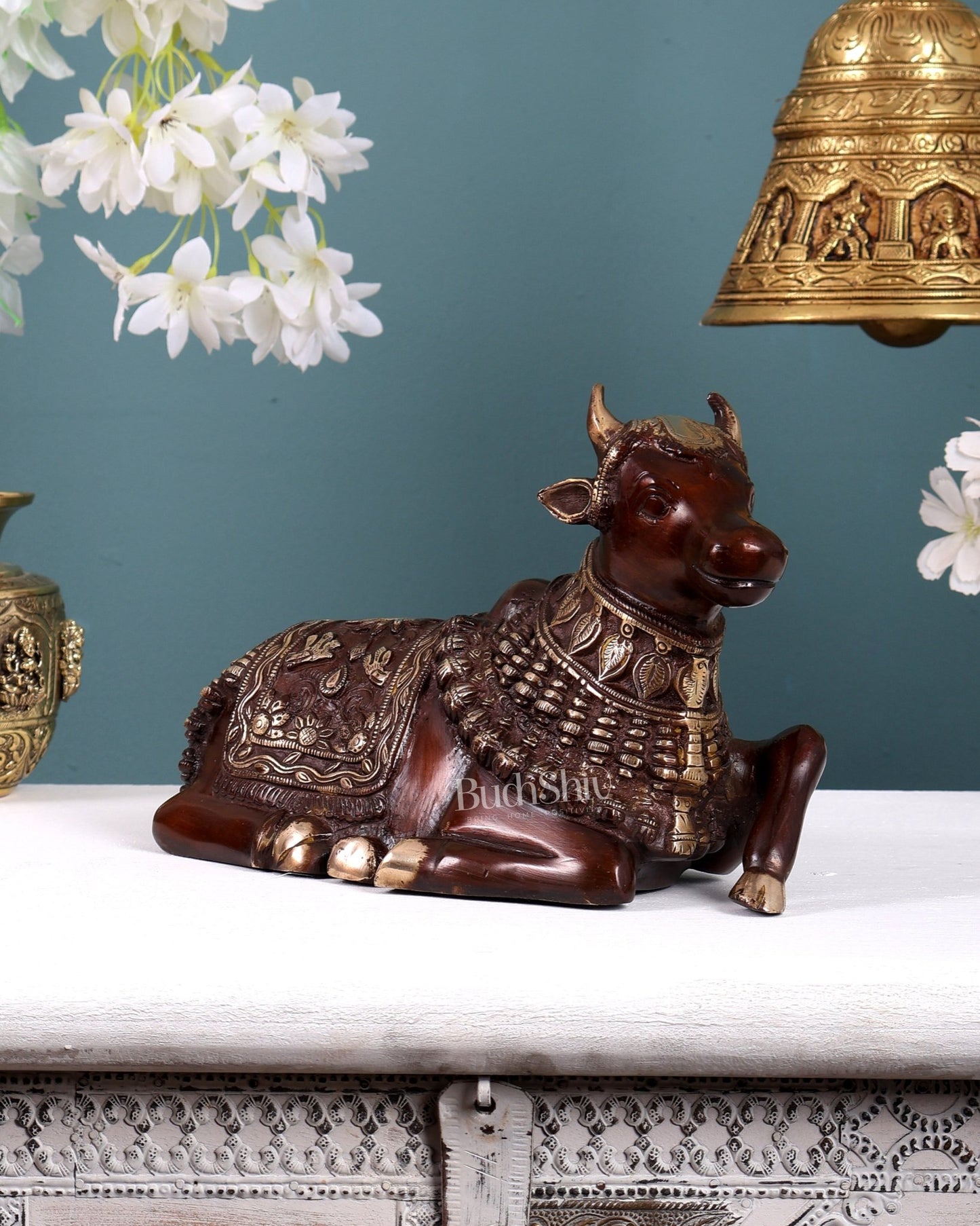 Pure Brass Engraved Nandi Statue – 10" glossy dual tone - Budhshiv.com