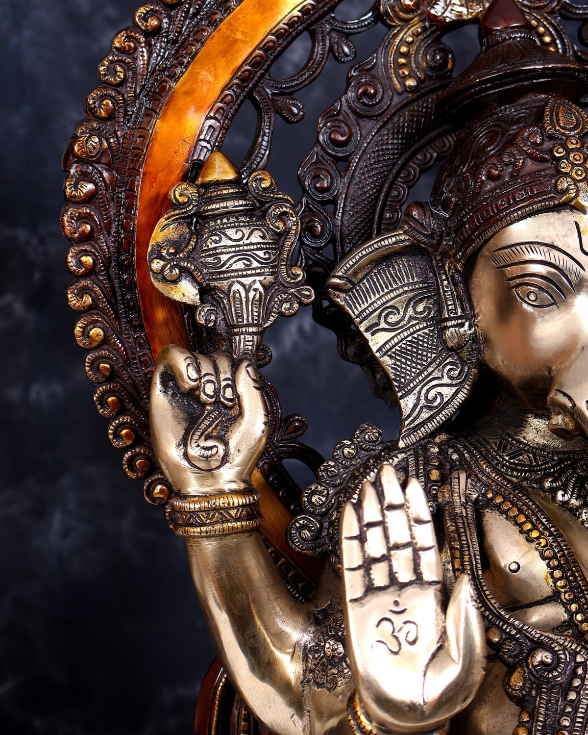 Pure Brass Ganesha large Idol 26 inch with Kirtimukha Prabhavali aureole three tone finish - Budhshiv.com