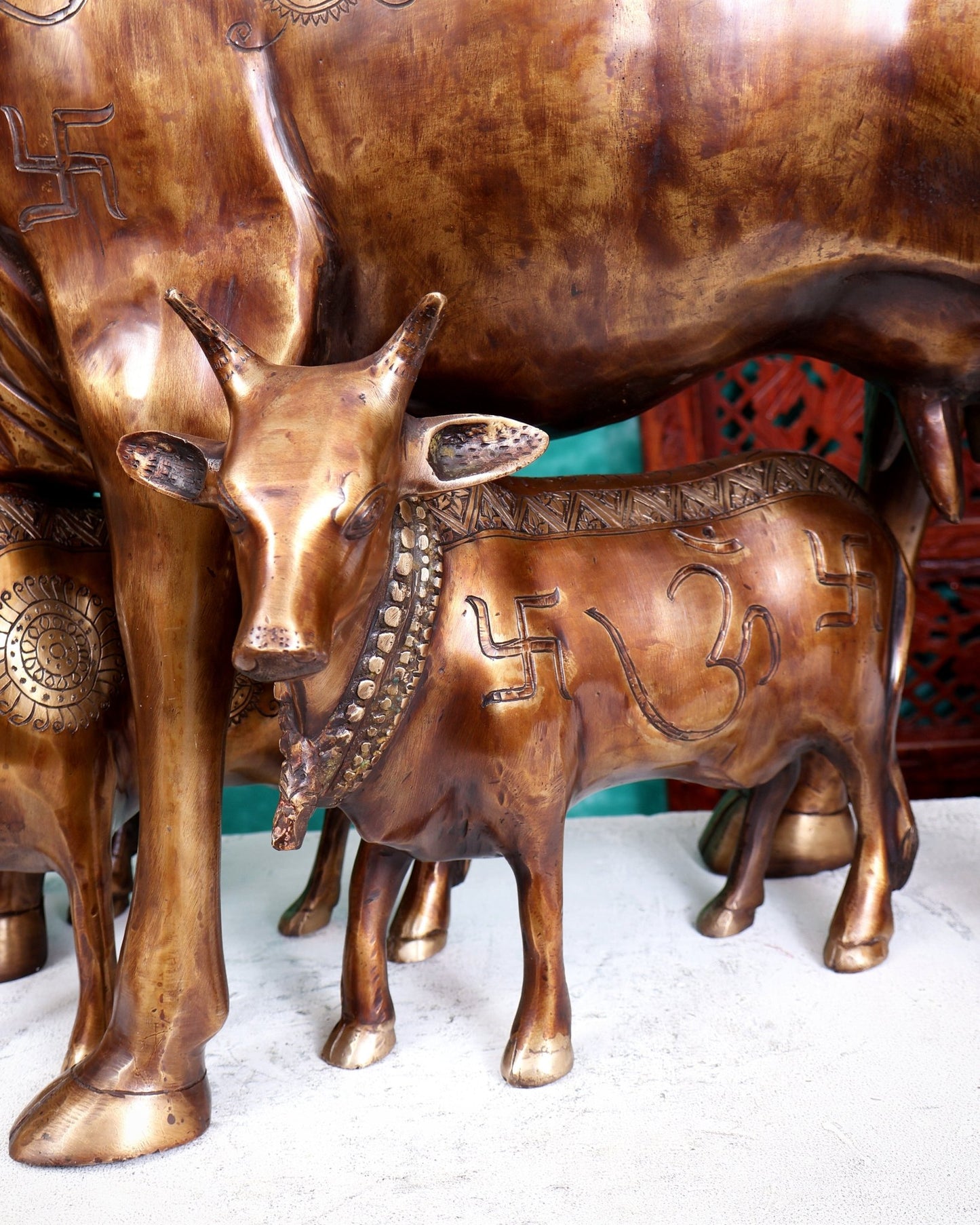 Pure Brass Large cow Statue with calves with carvings 29 inch Antique tone with carvings - Budhshiv.com