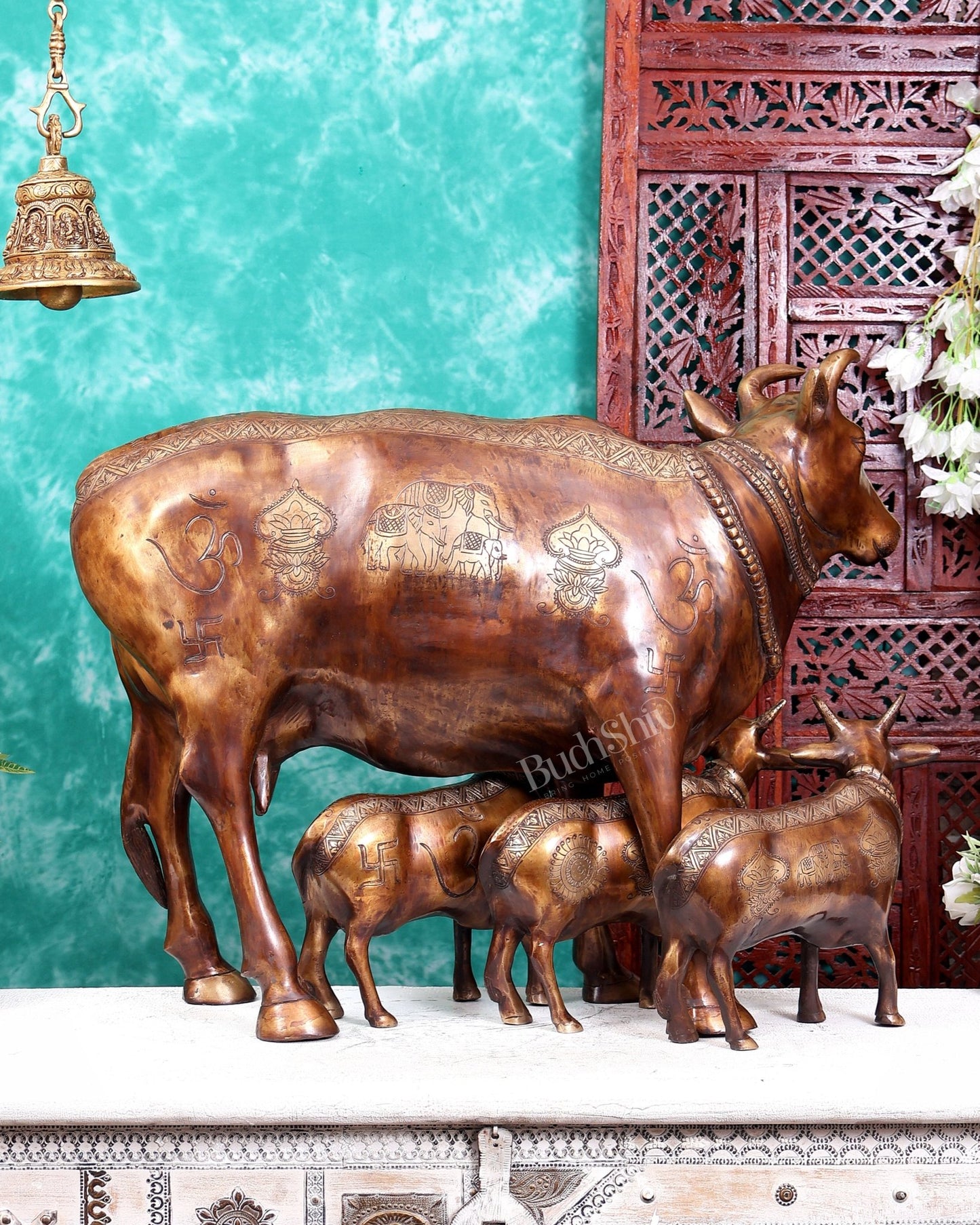Pure Brass Large cow Statue with calves with carvings 29 inch Antique tone with carvings - Budhshiv.com
