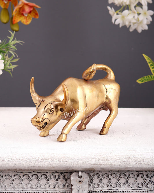 Brass Bull of Wall Street Charging Bull Showpiece – Vastu Gift for Stock Market Enthusiasts 7 Inch