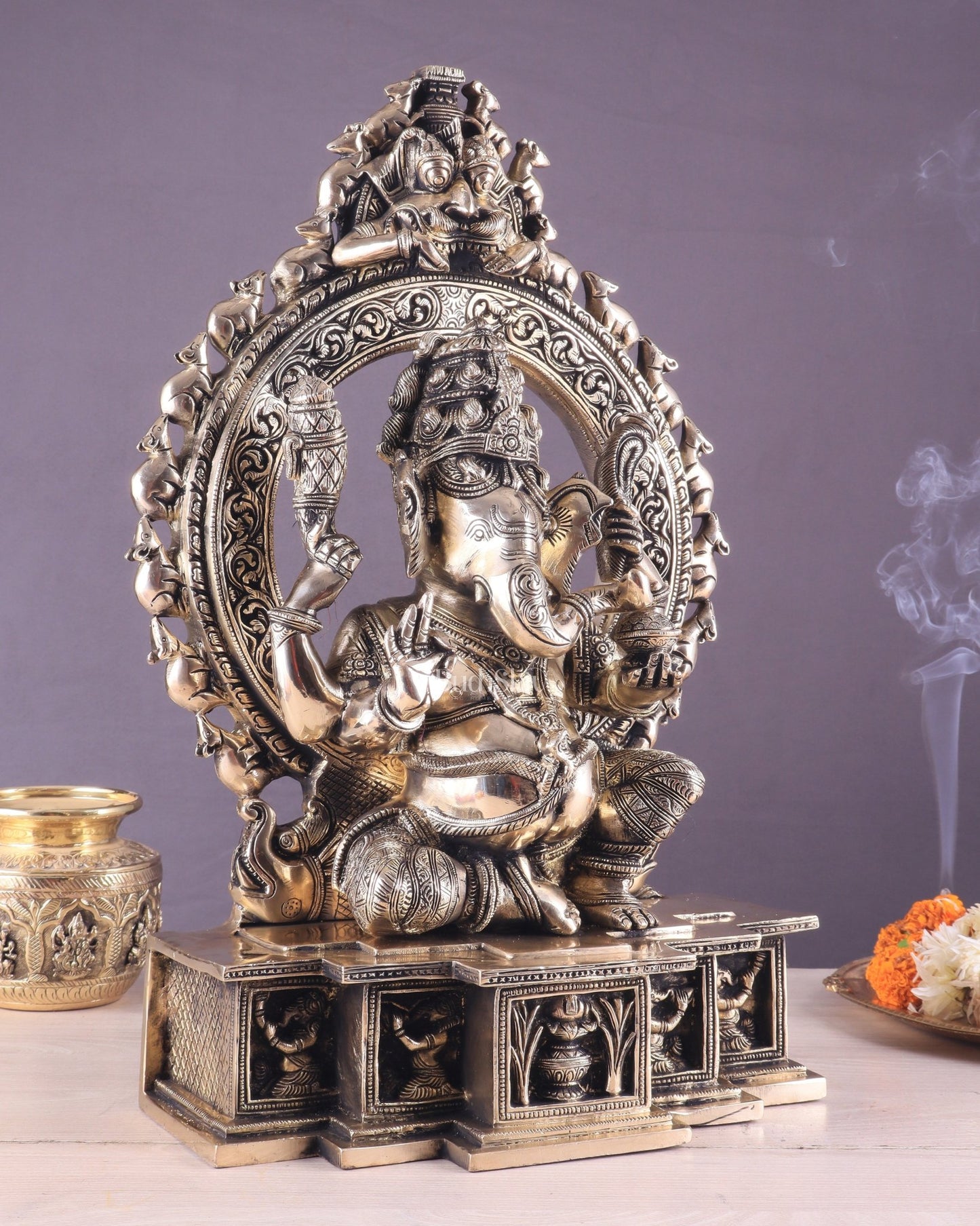 Unique Brass Lord Ganesha Statue with Kirtimukha Prabhavali Arch | 19.5 Inches - Budhshiv.com