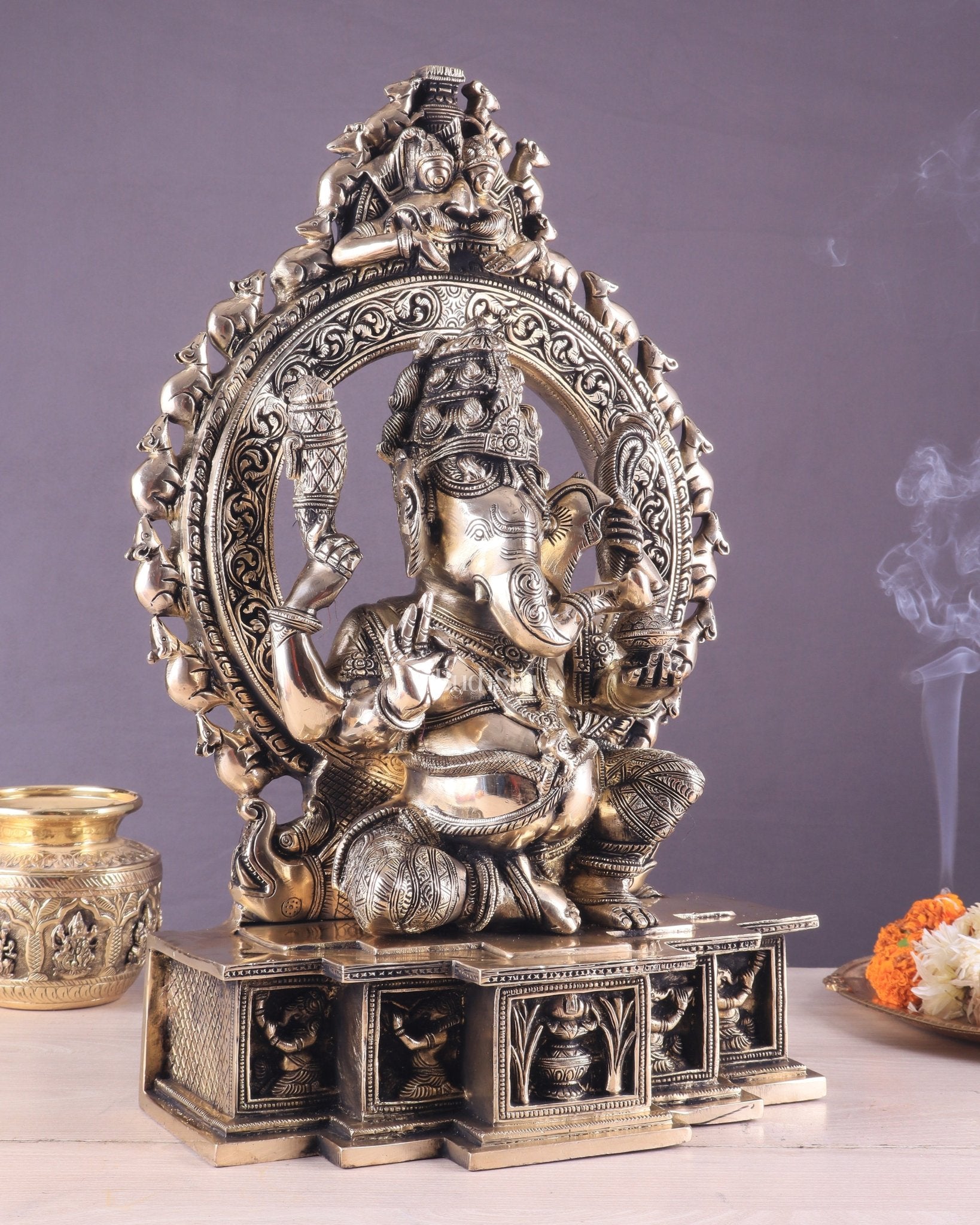 Unique Brass Lord Ganesha Statue with Kirtimukha Prabhavali Arch | 19.5 Inches - Budhshiv.com