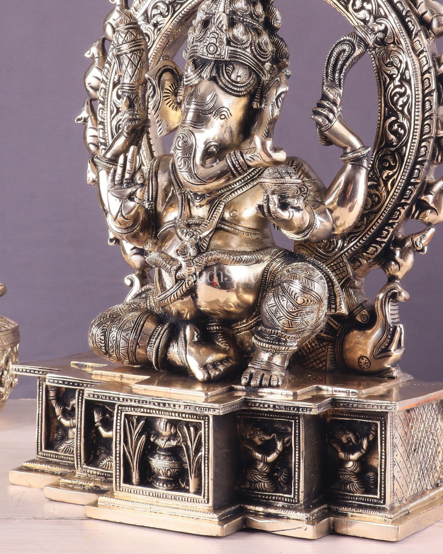 Unique Brass Lord Ganesha Statue with Kirtimukha Prabhavali Arch | 19.5 Inches - Budhshiv.com
